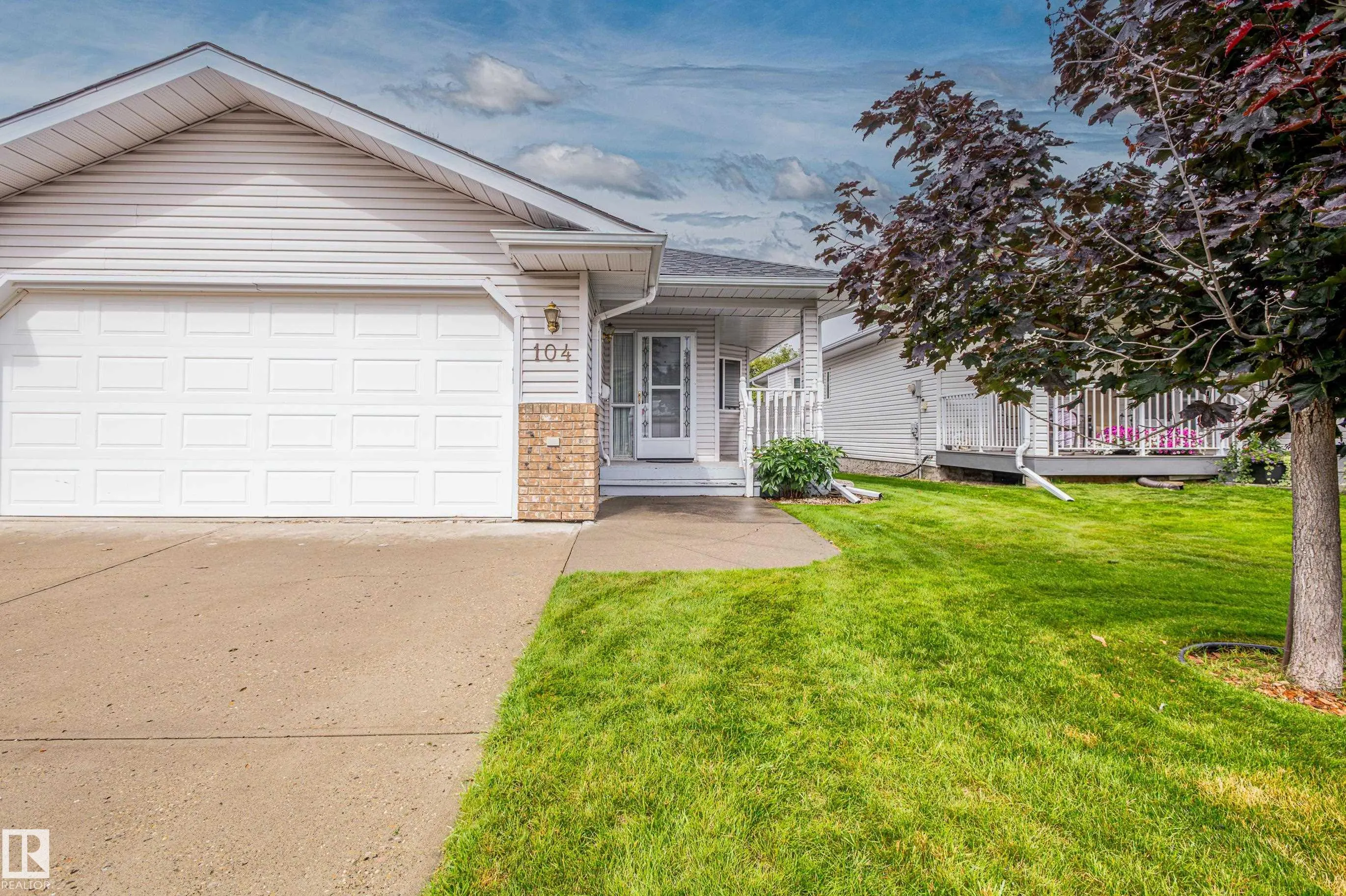 104 LAKESIDE Place