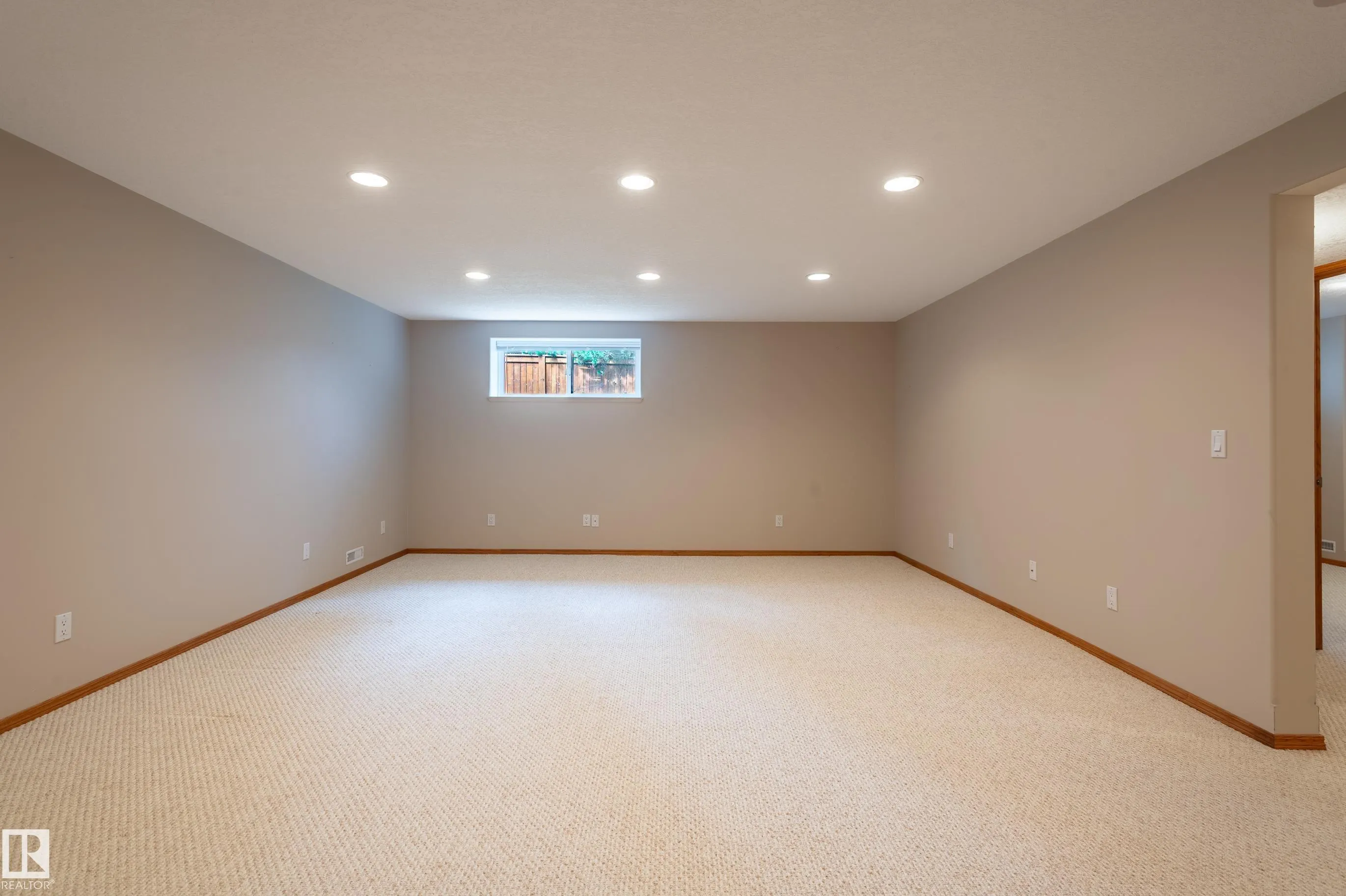 104 LAKESIDE Place