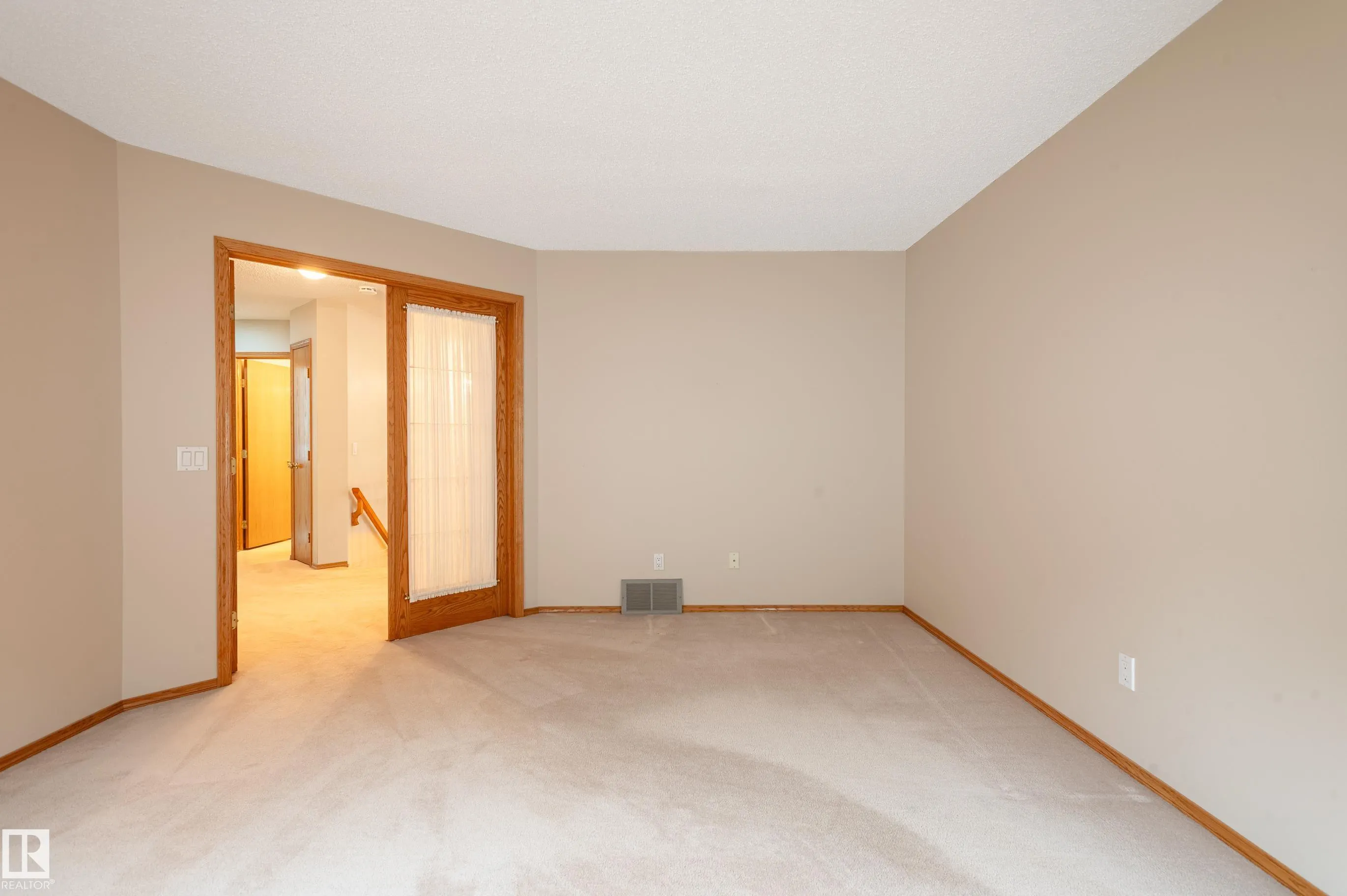 104 LAKESIDE Place