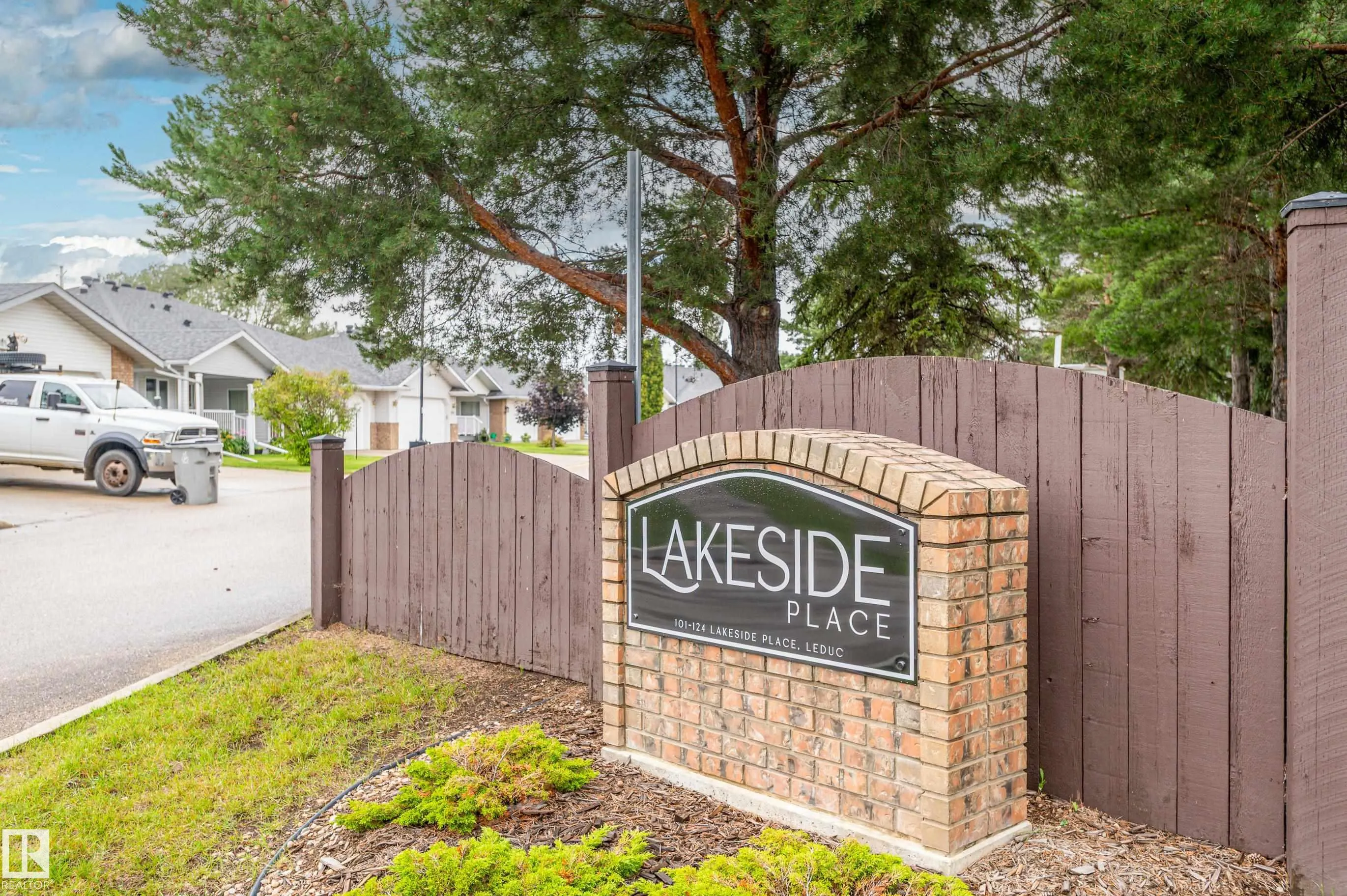 104 LAKESIDE Place