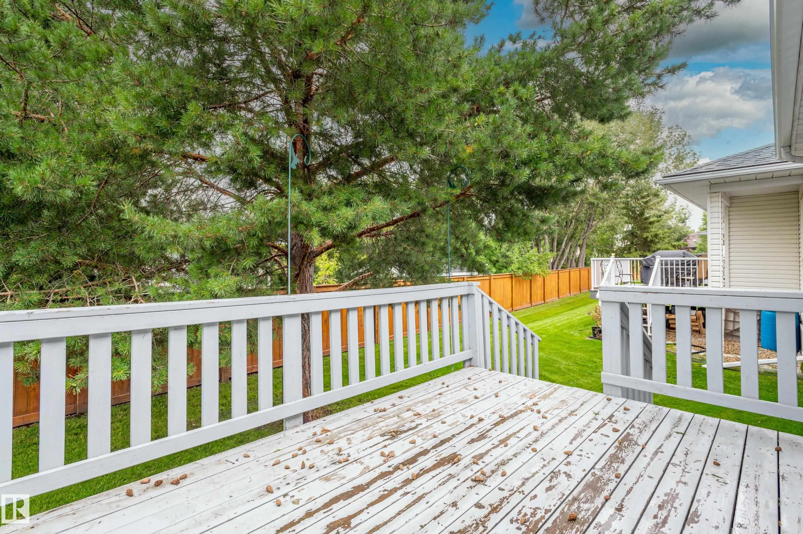 104 LAKESIDE Place