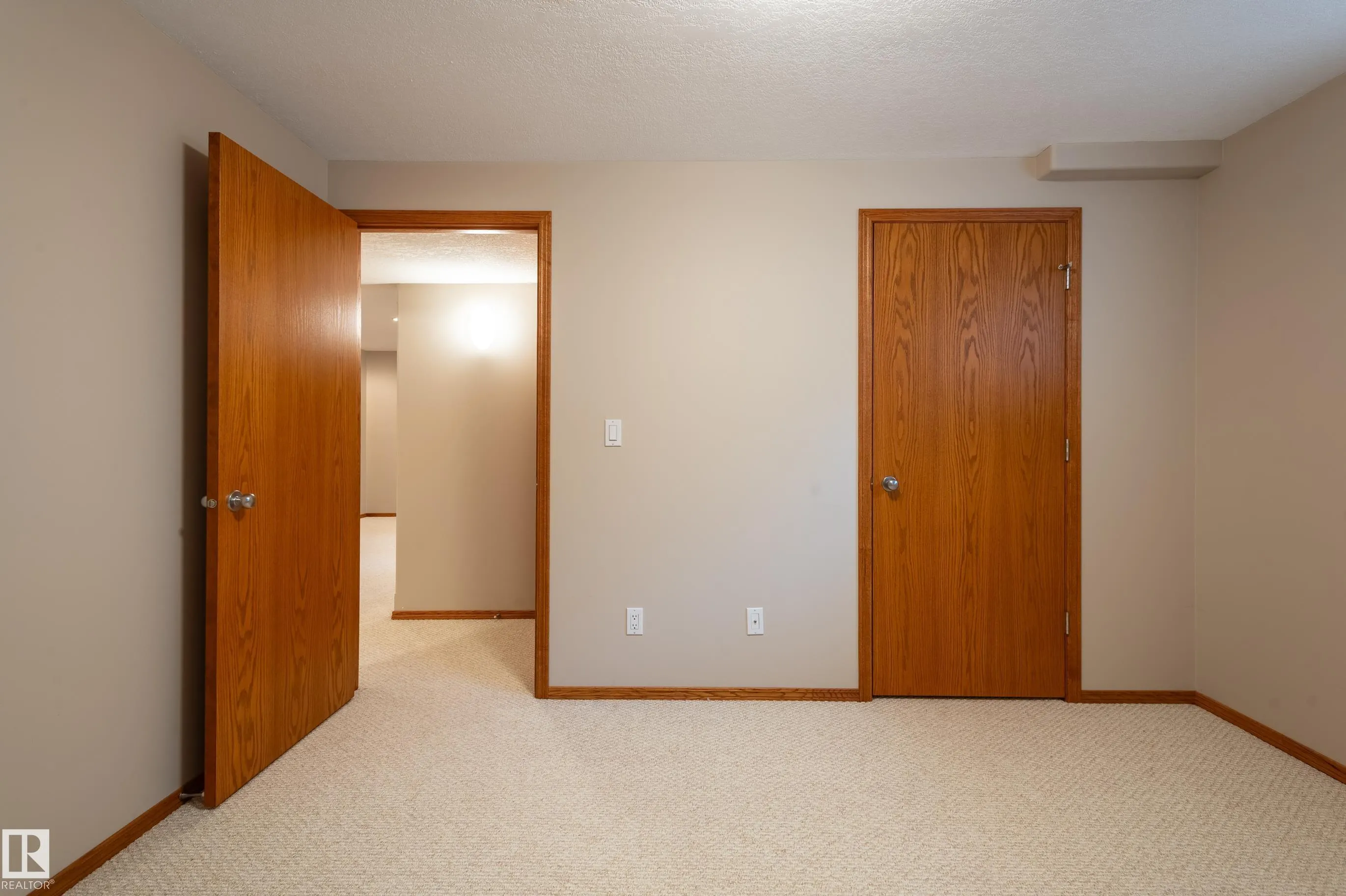 104 LAKESIDE Place