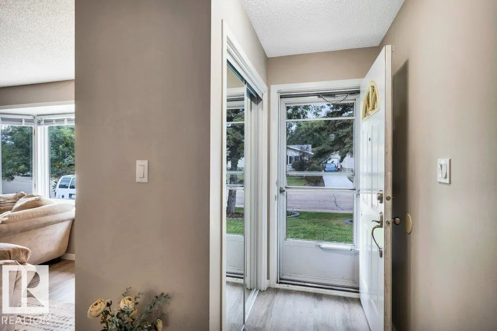 78 GREYSTONE Crescent