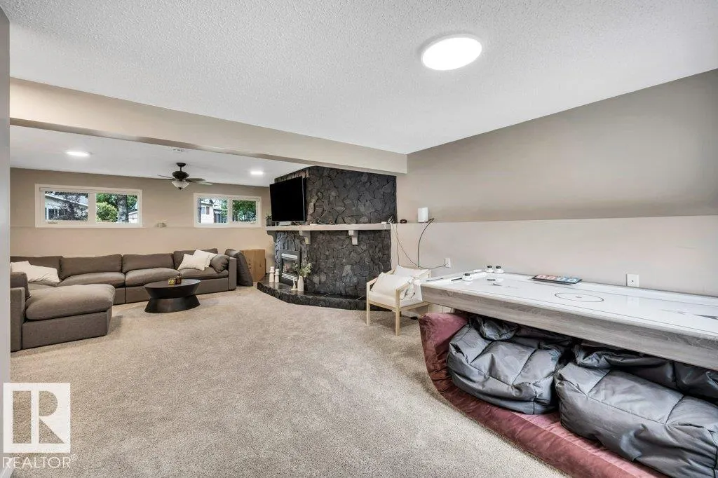78 GREYSTONE Crescent