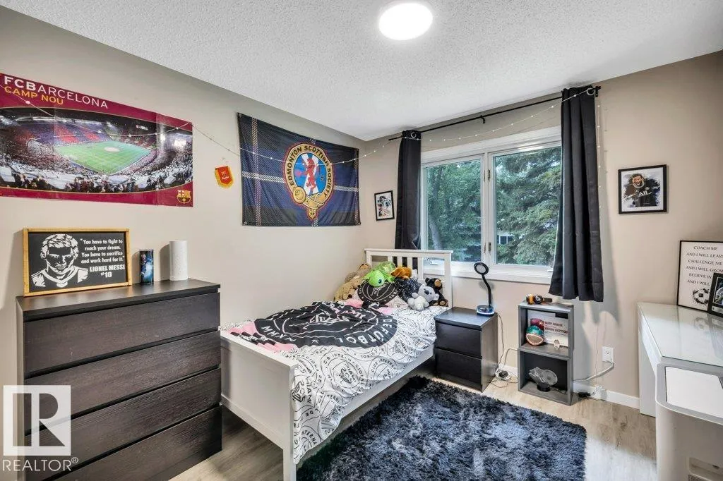 78 GREYSTONE Crescent
