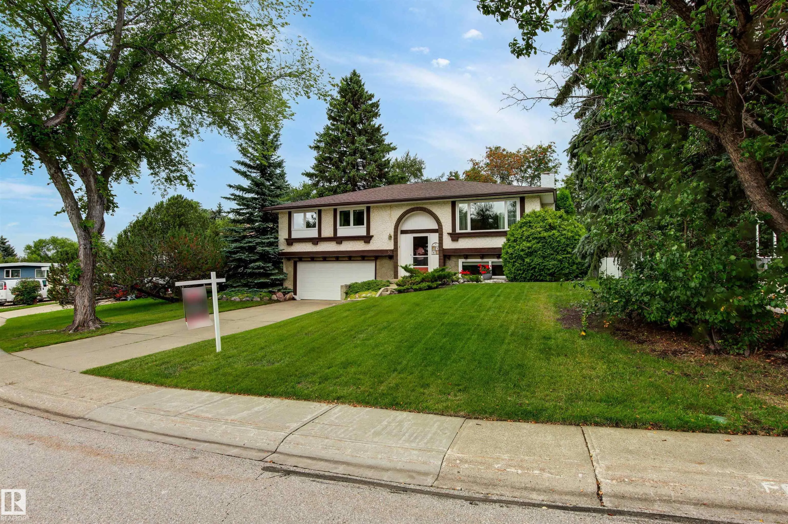 52 MANCHESTER Drive