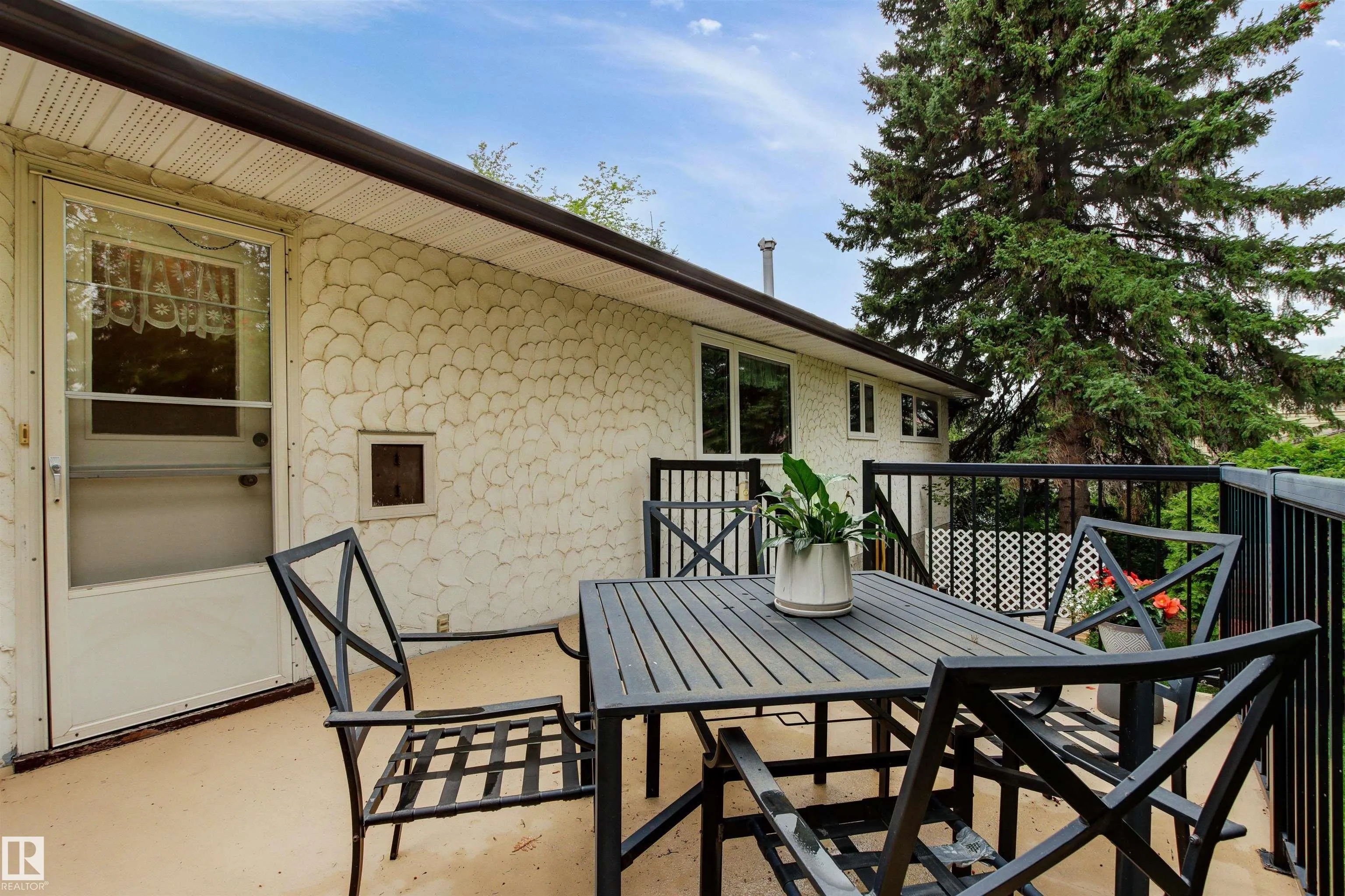 52 MANCHESTER Drive