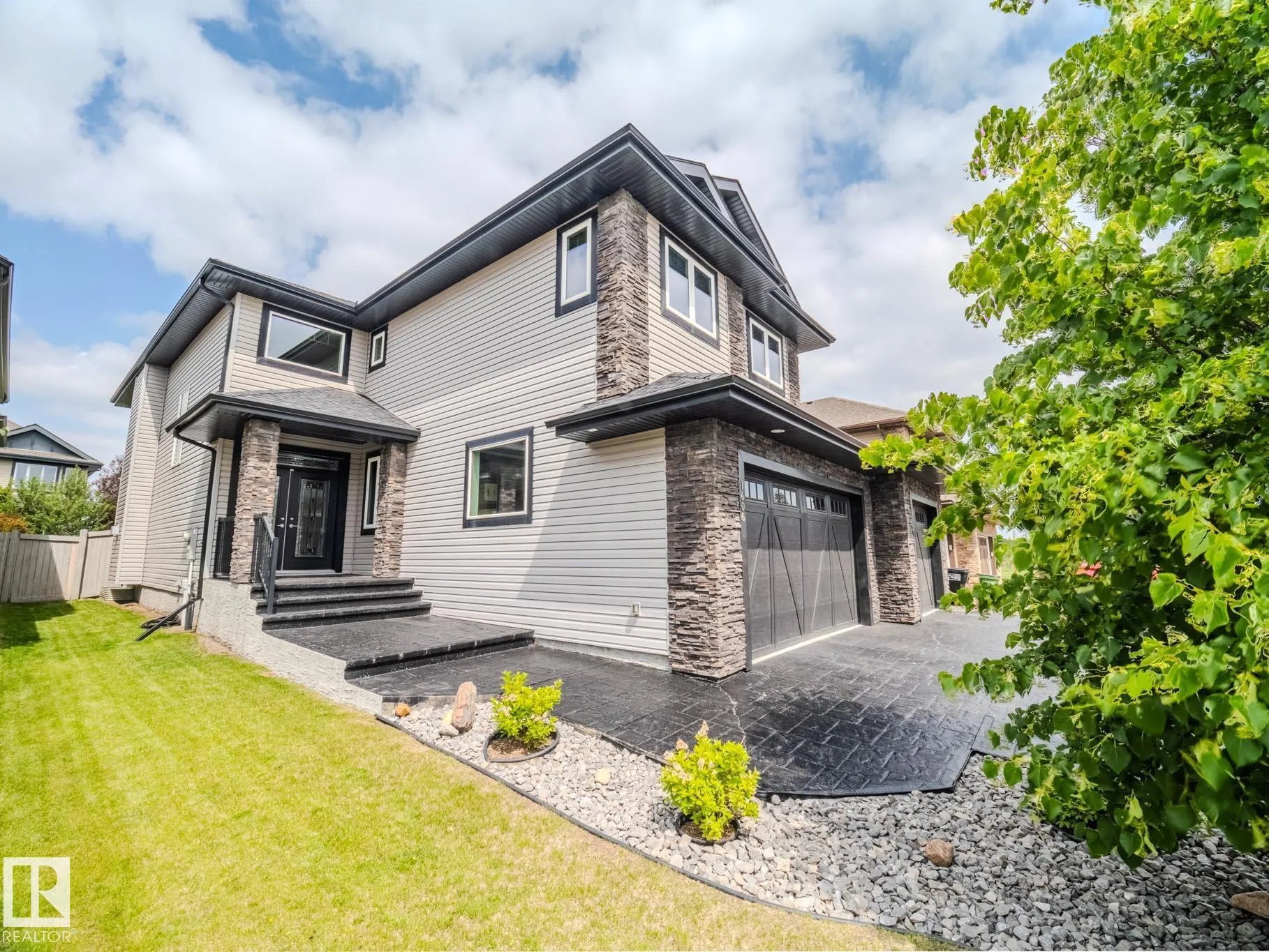1606 ADAMSON Close