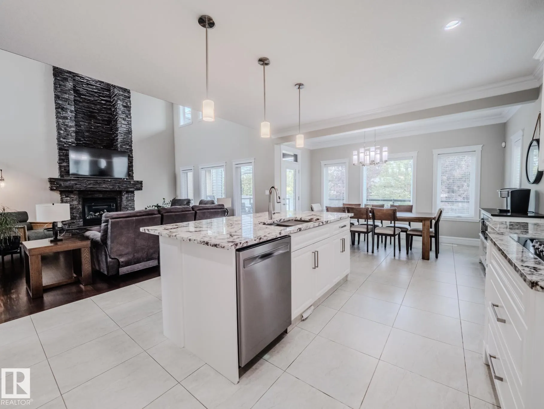 1606 ADAMSON Close