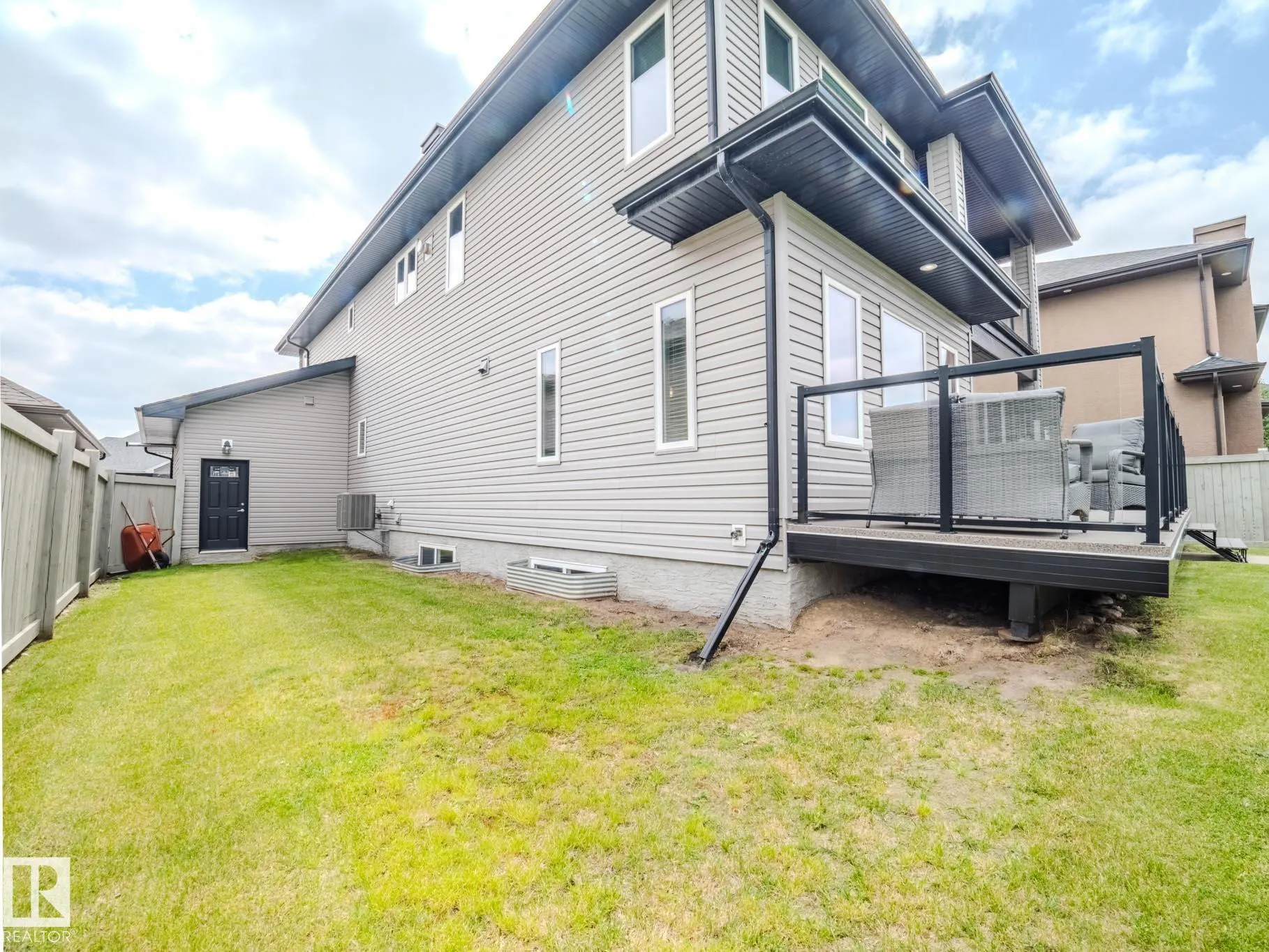 1606 ADAMSON Close