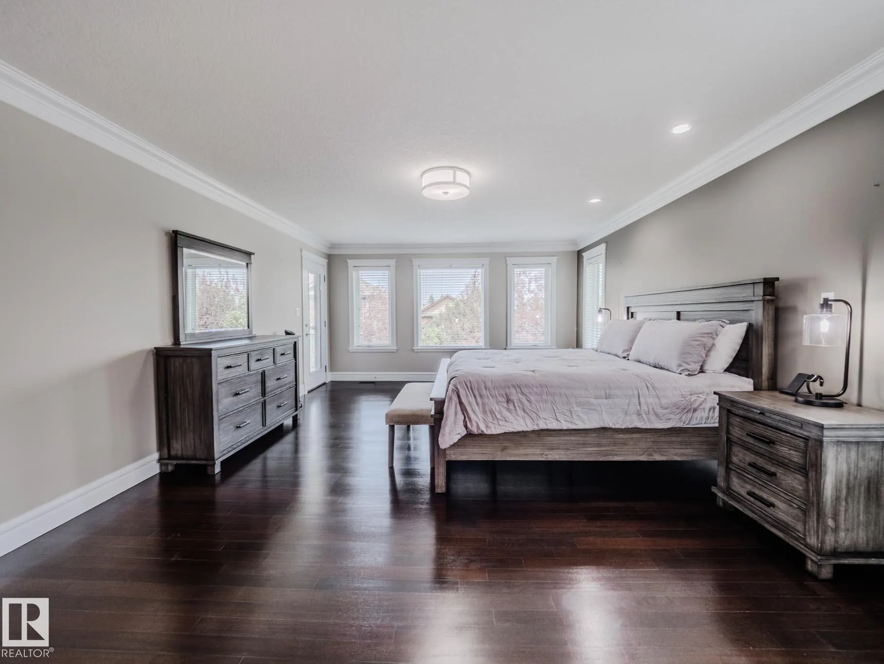 1606 ADAMSON Close