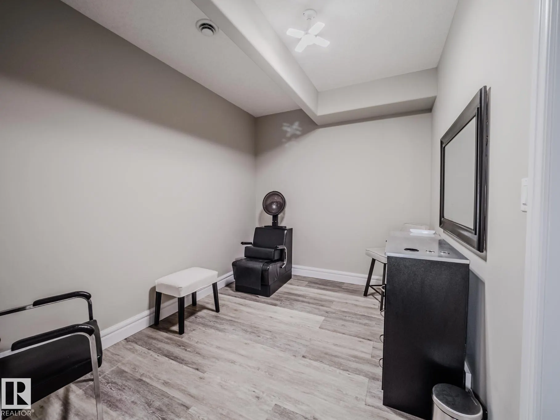 1606 ADAMSON Close
