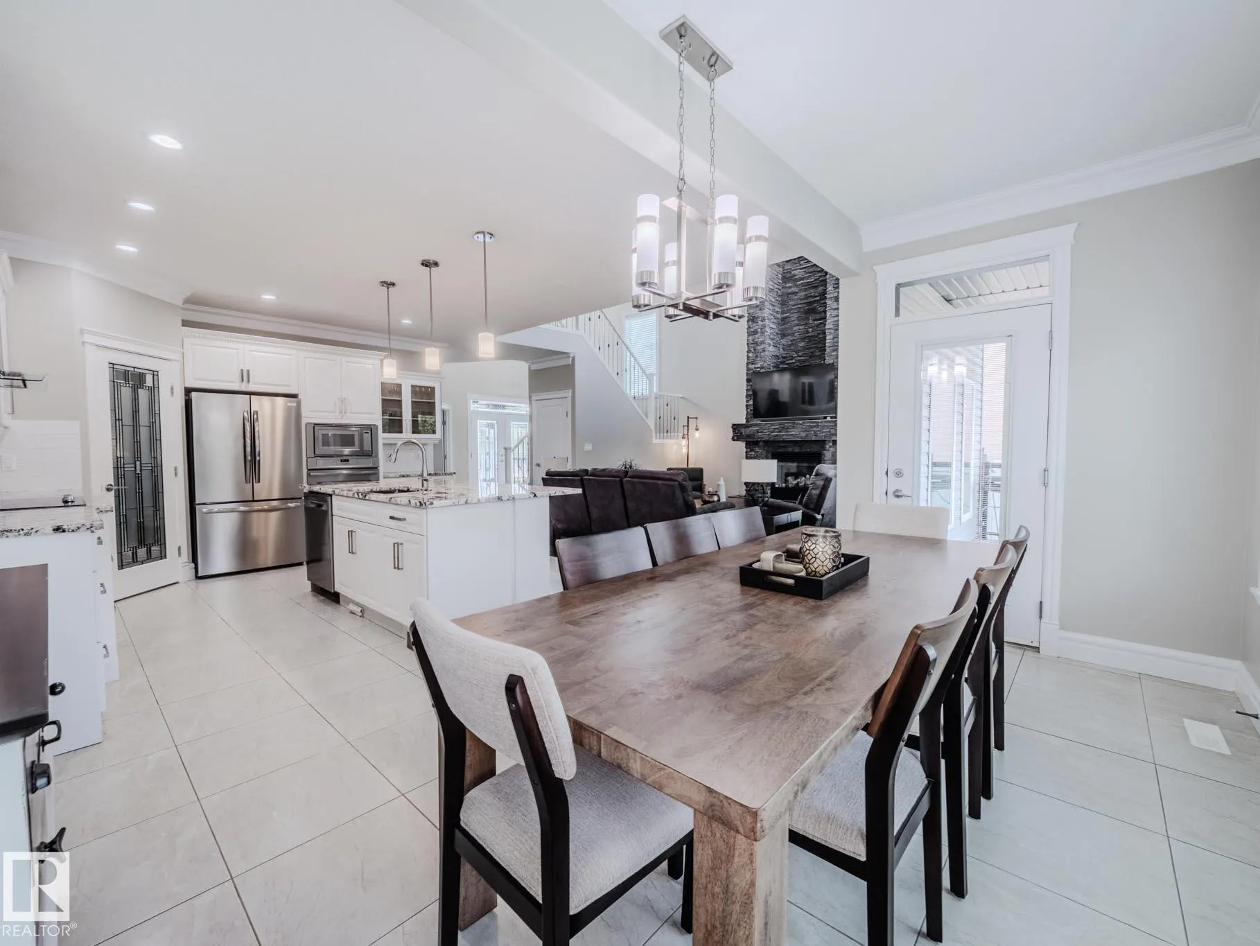 1606 ADAMSON Close