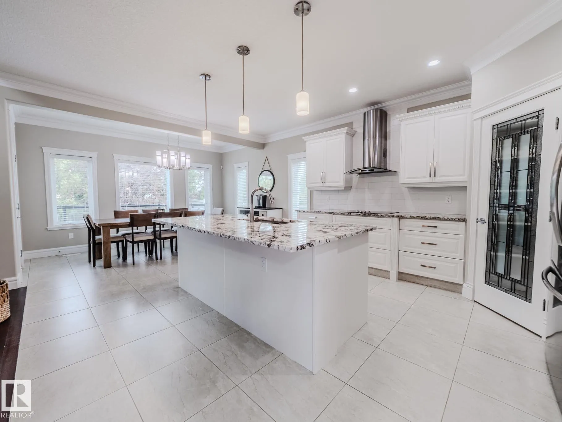 1606 ADAMSON Close