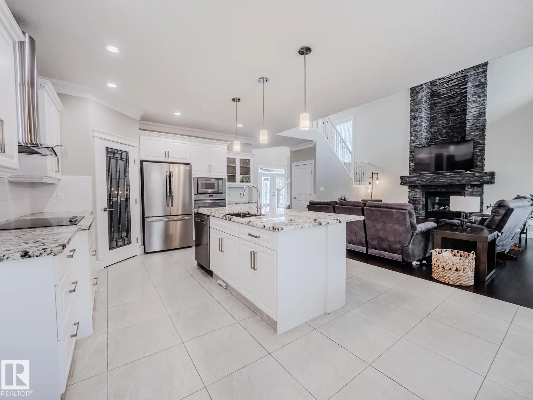 1606 ADAMSON Close