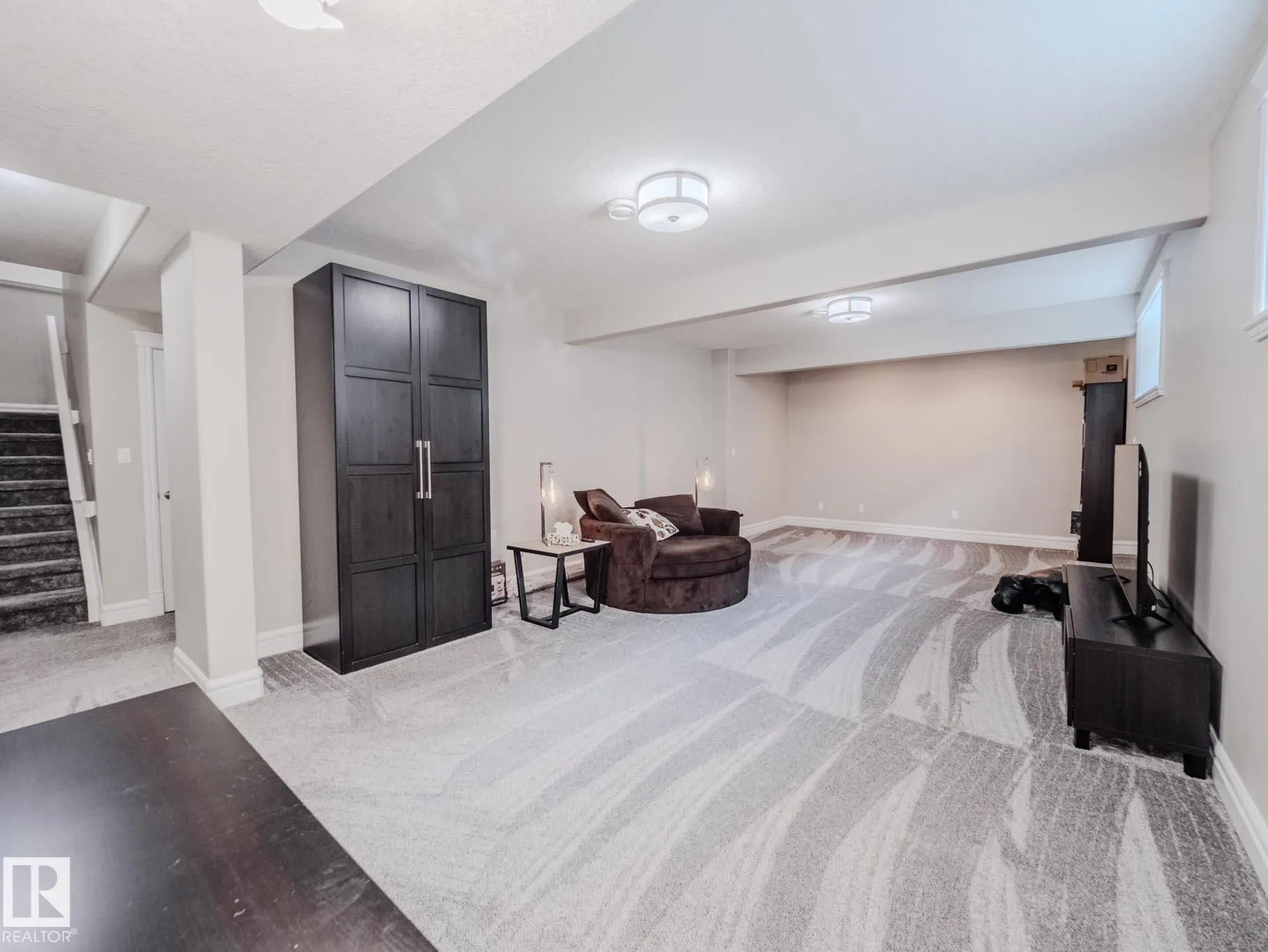 1606 ADAMSON Close