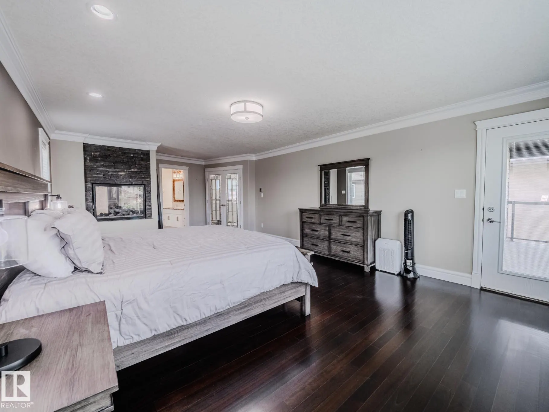1606 ADAMSON Close