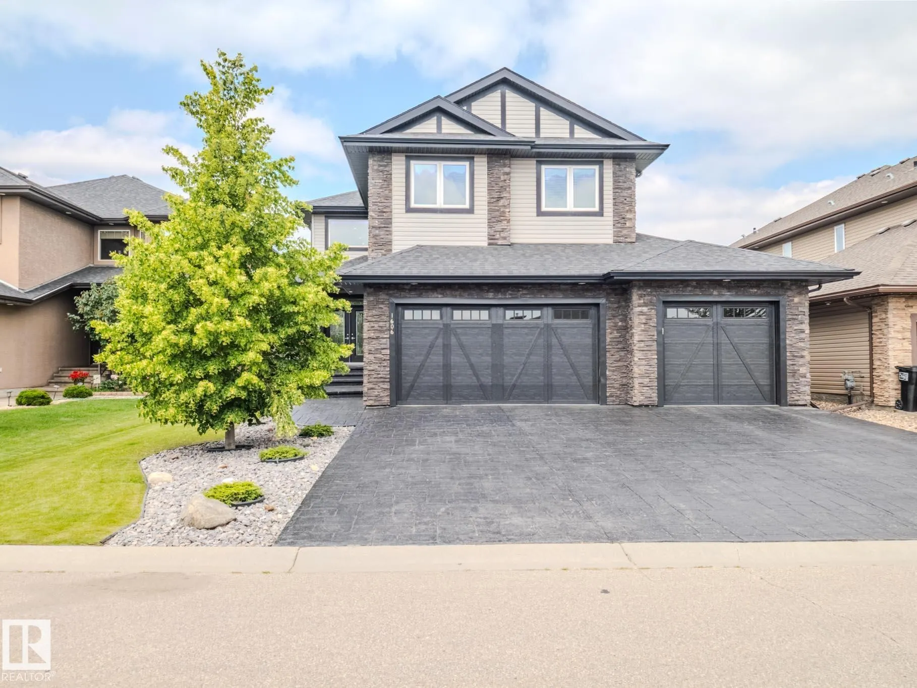 1606 ADAMSON Close