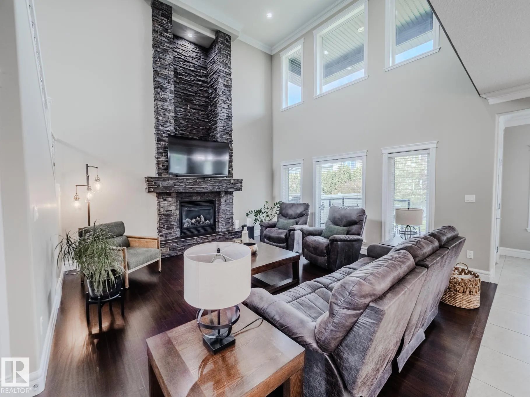 1606 ADAMSON Close