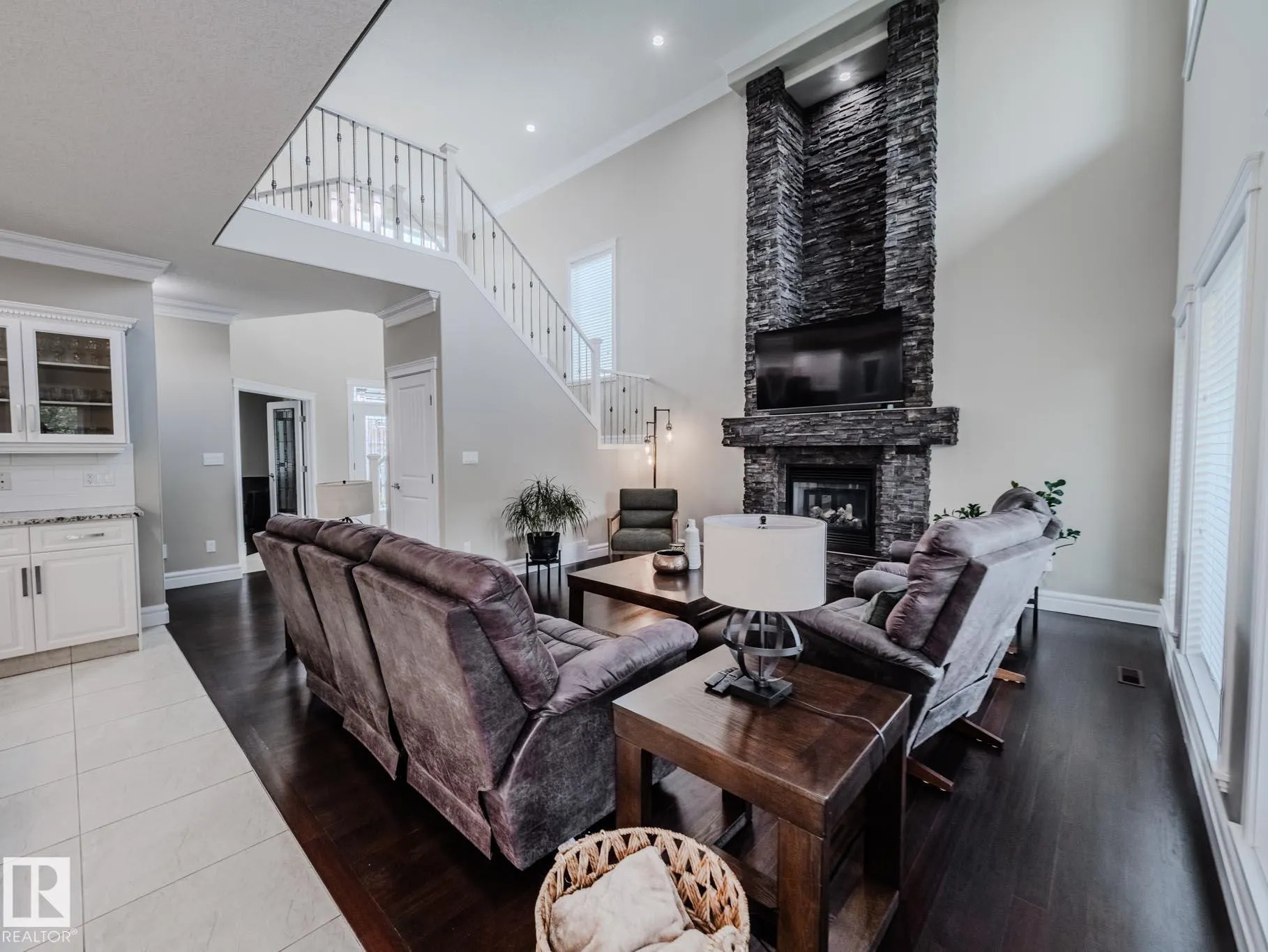 1606 ADAMSON Close