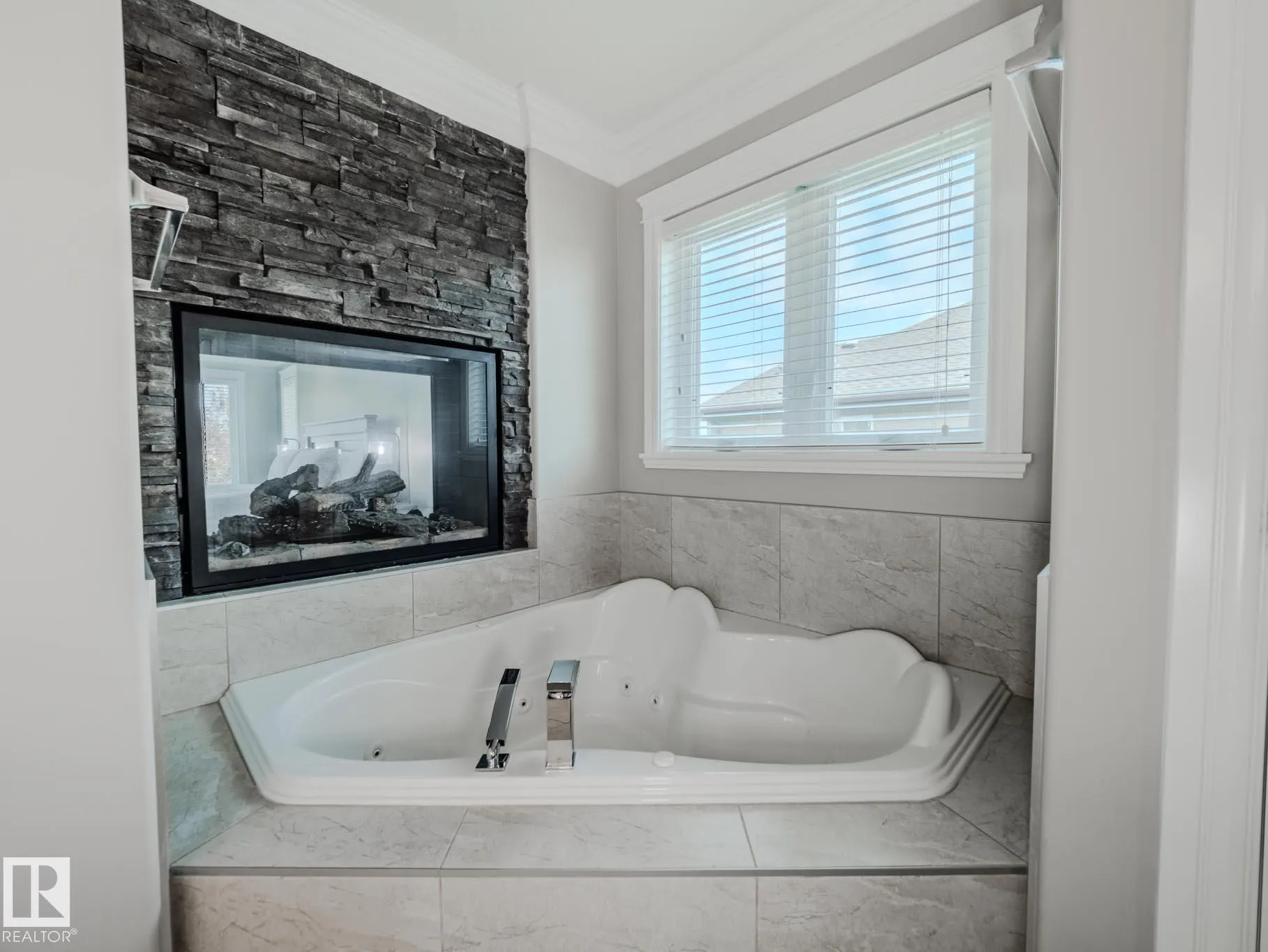 1606 ADAMSON Close