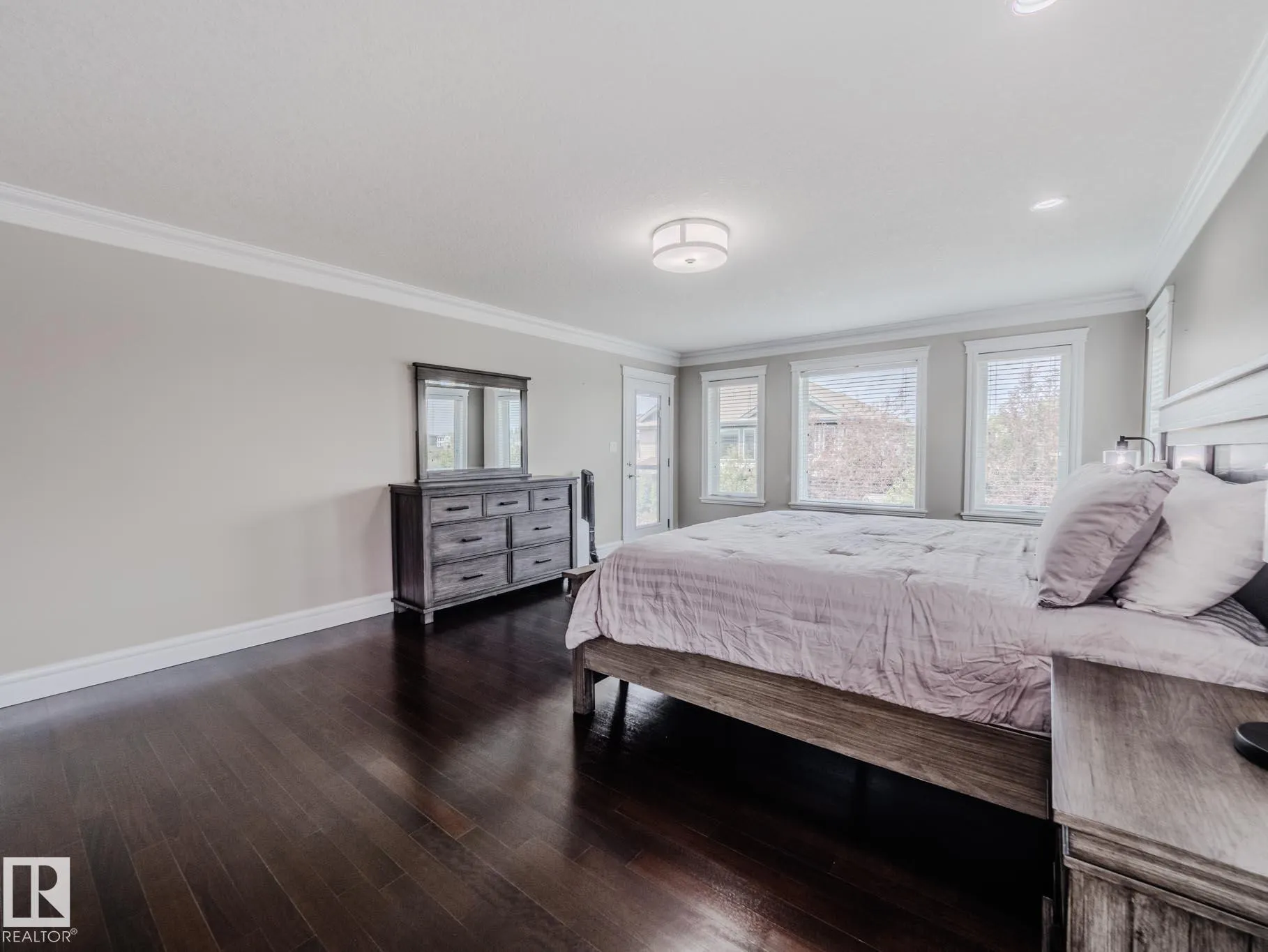 1606 ADAMSON Close