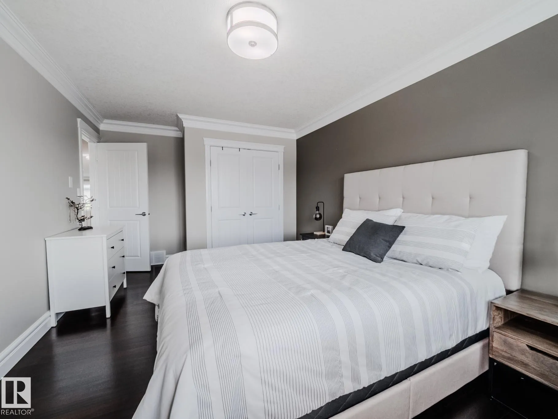 1606 ADAMSON Close