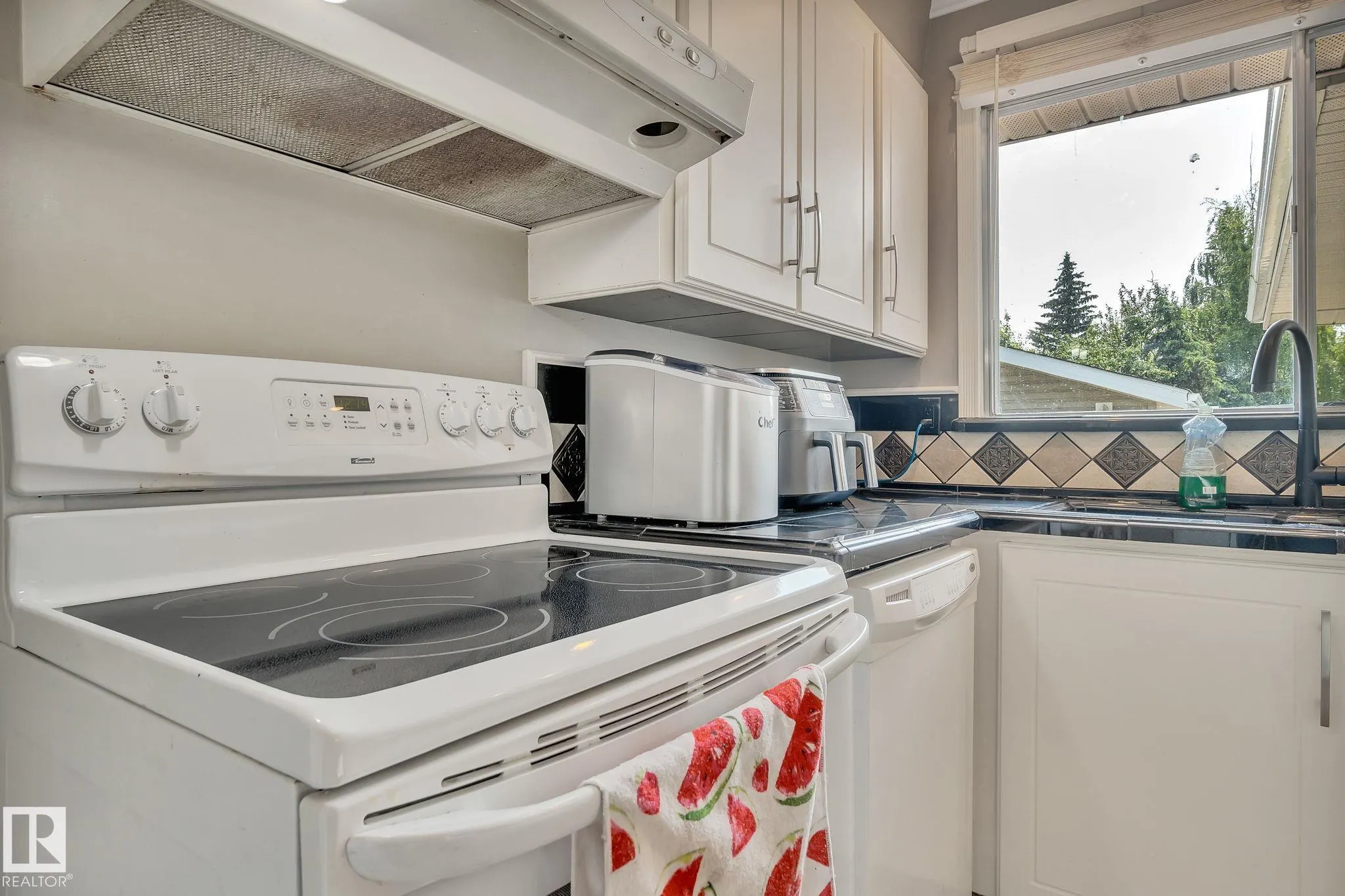 315 Knottwood Road North