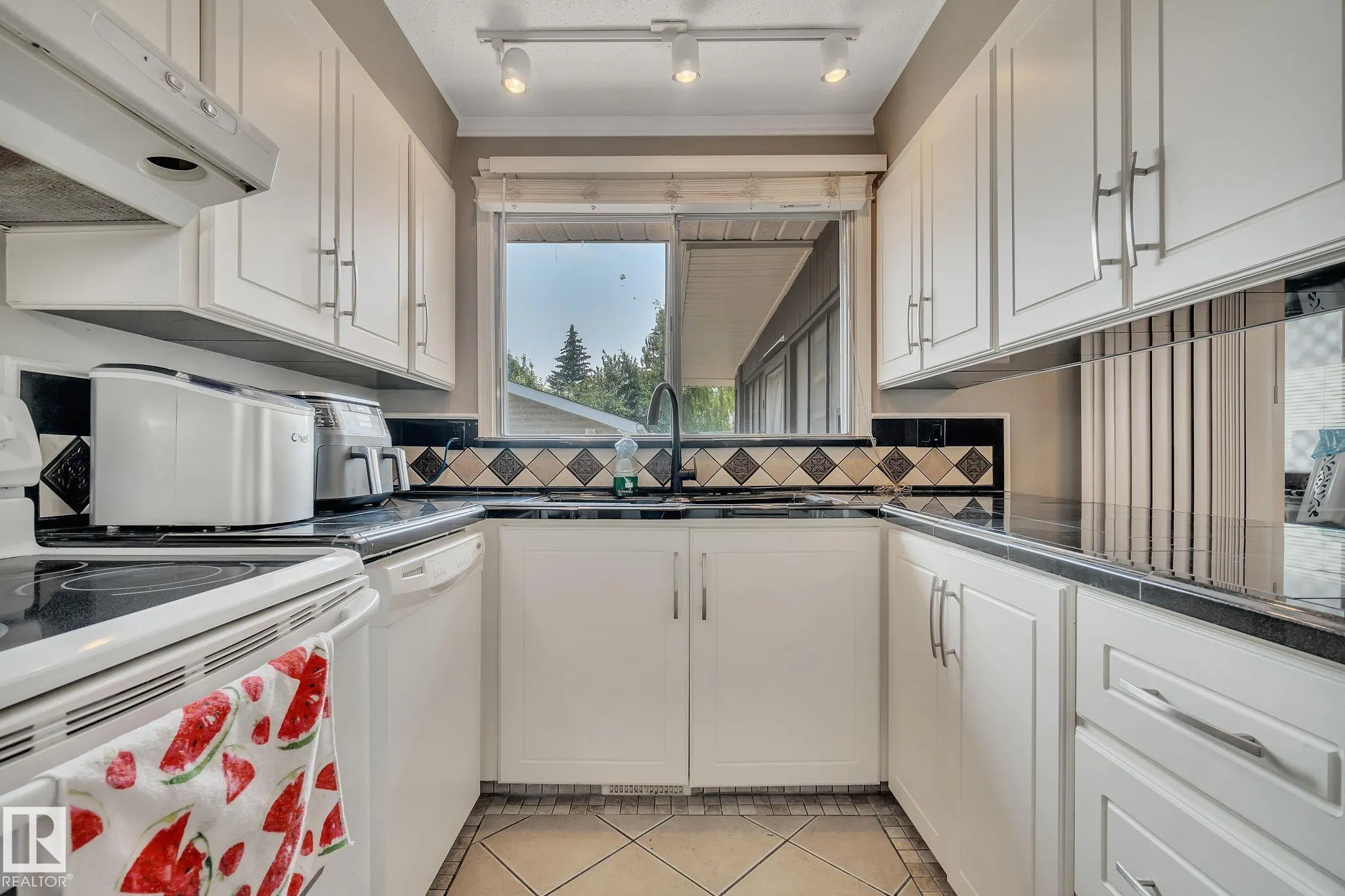 315 Knottwood Road North