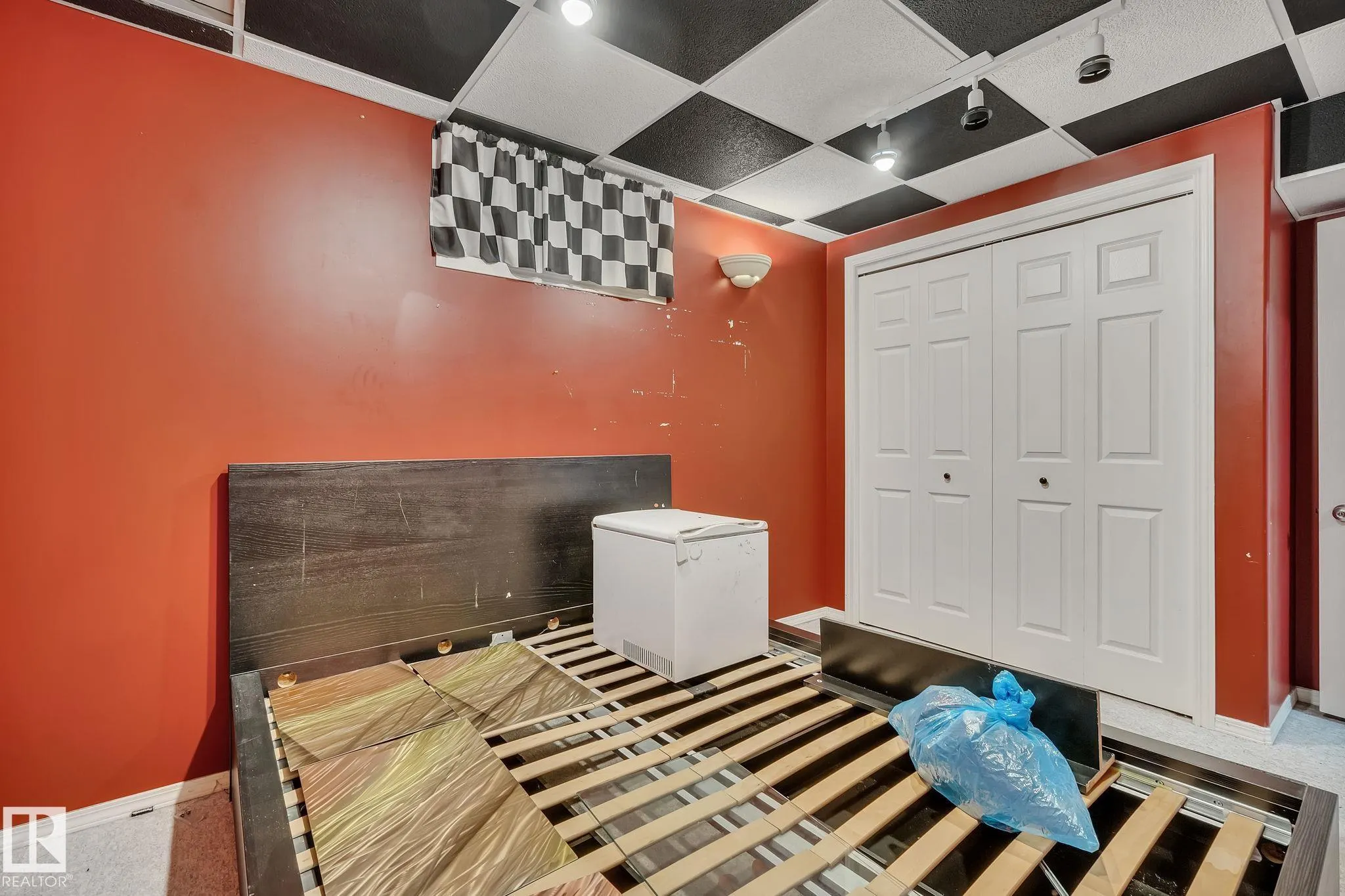 315 Knottwood Road North
