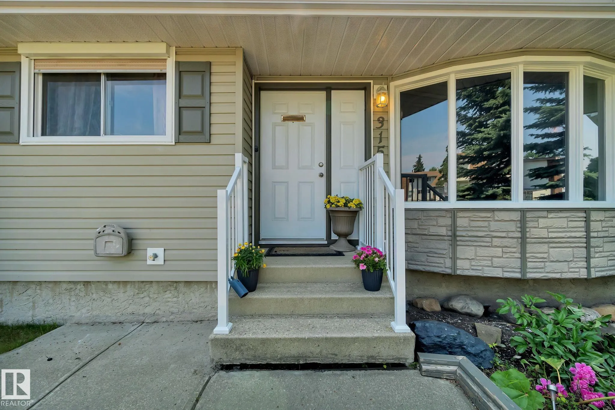 315 Knottwood Road North