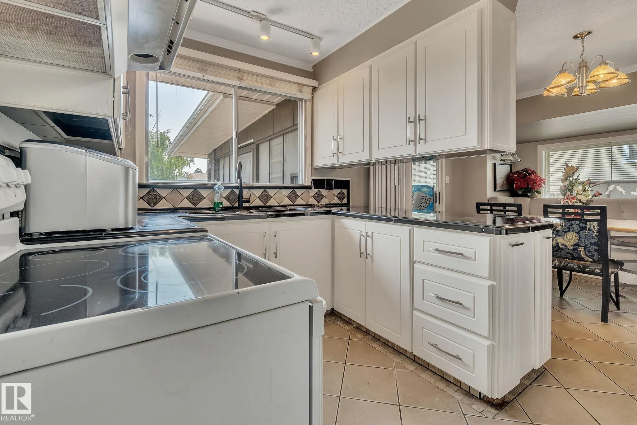 315 Knottwood Road North