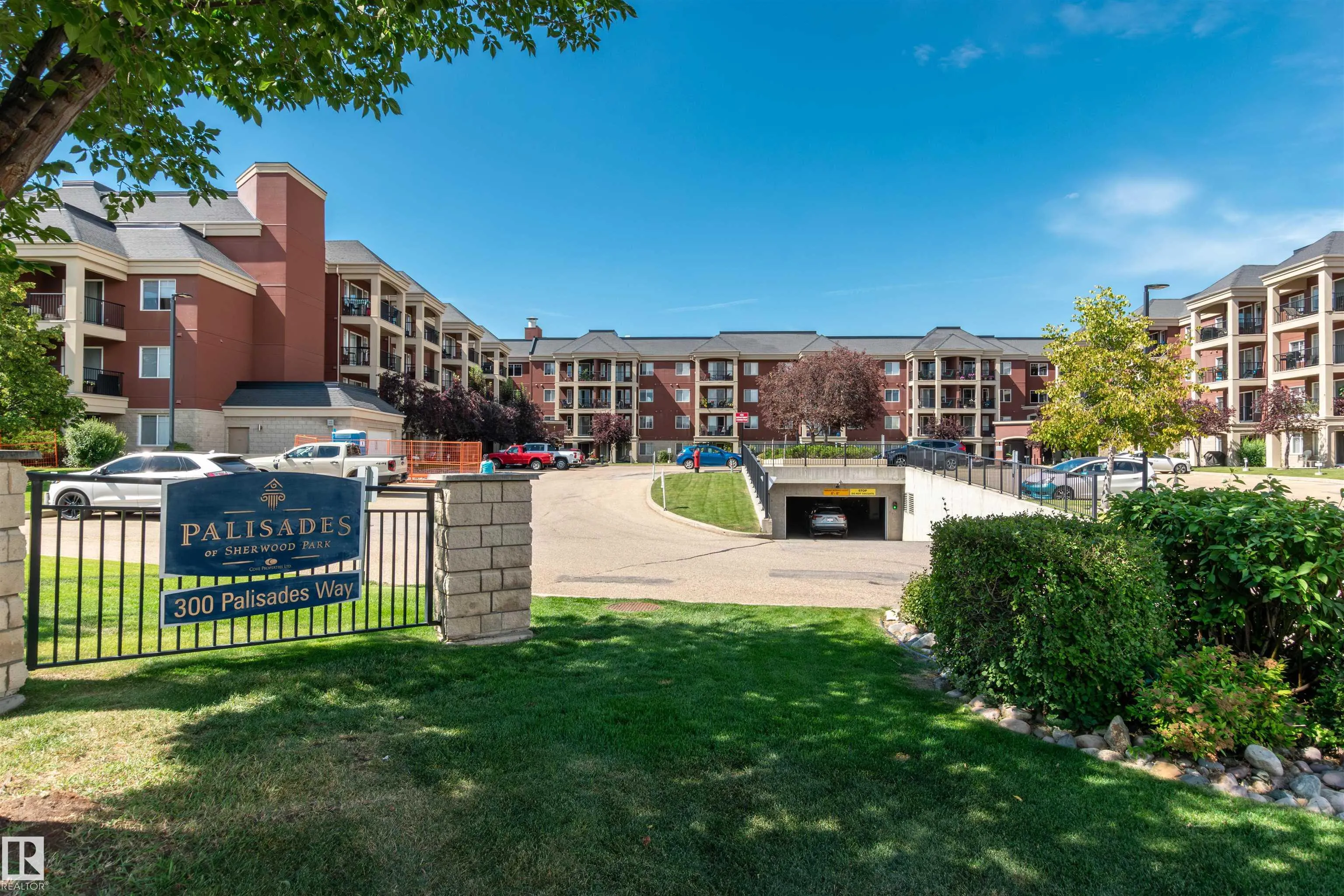 300 PALISADES Way