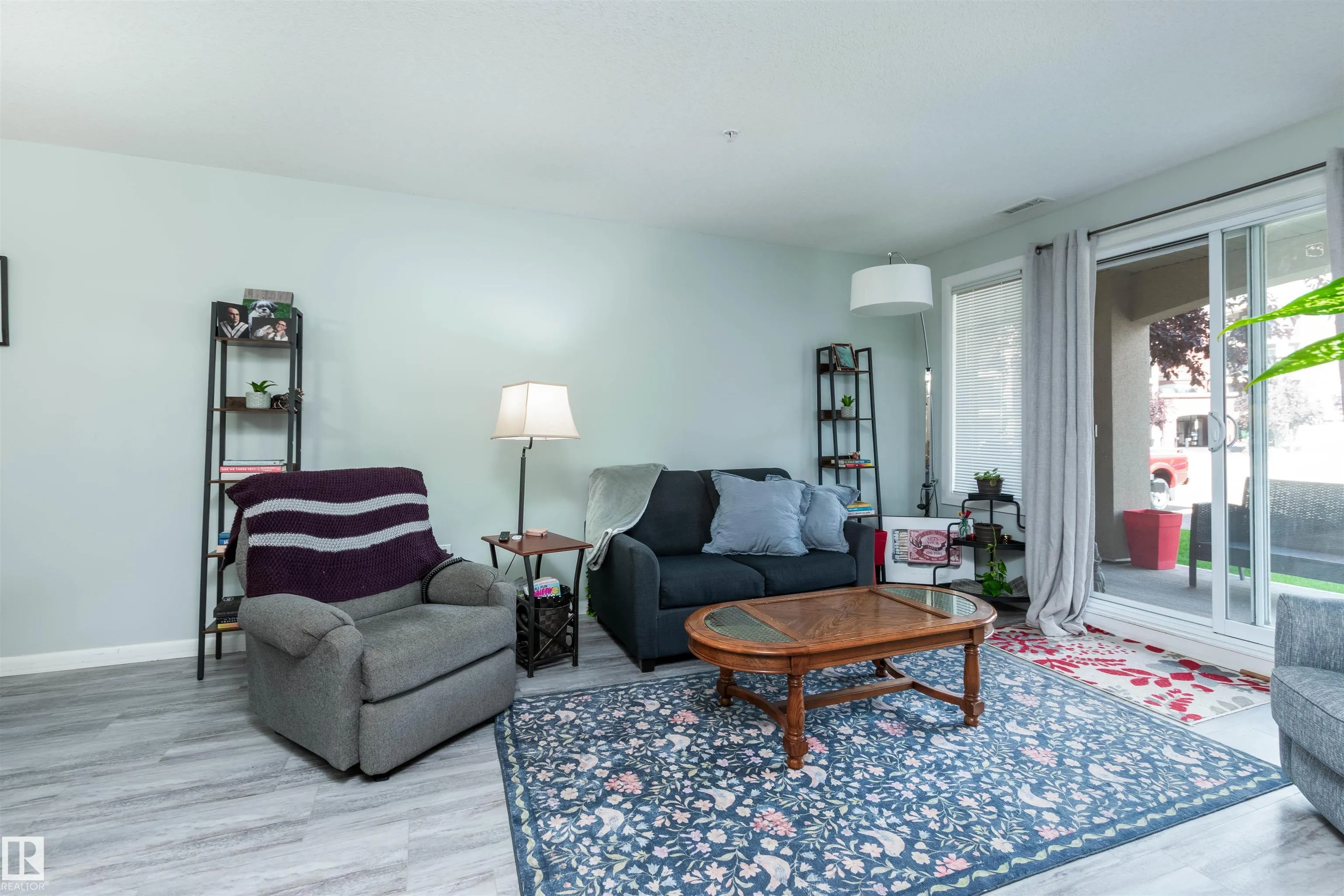 300 PALISADES Way