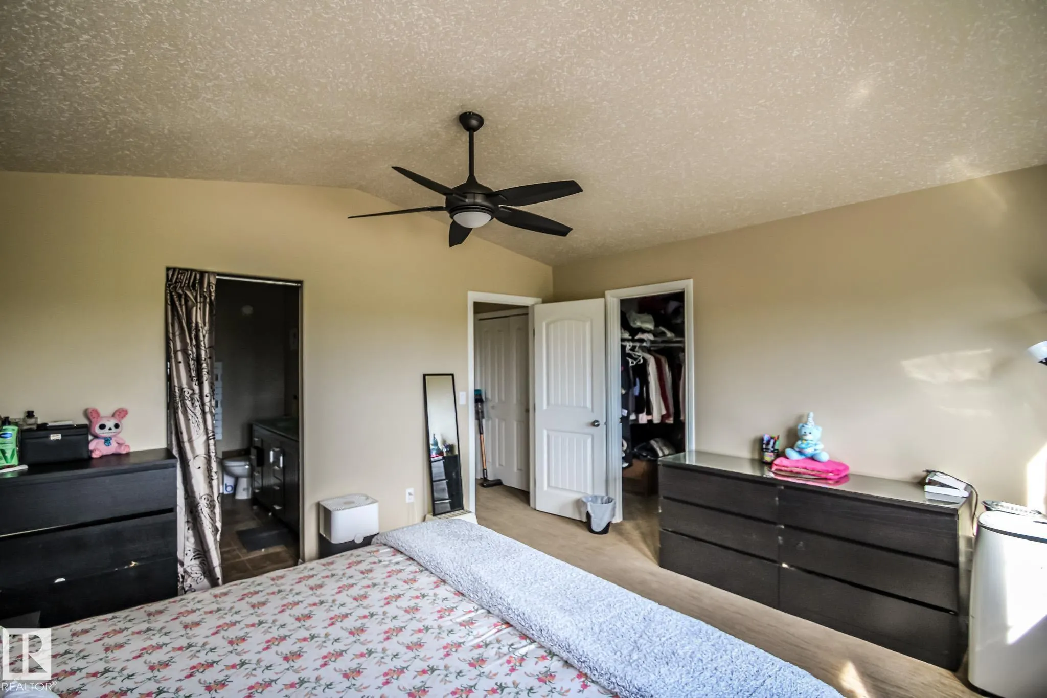 4802 53 Ave