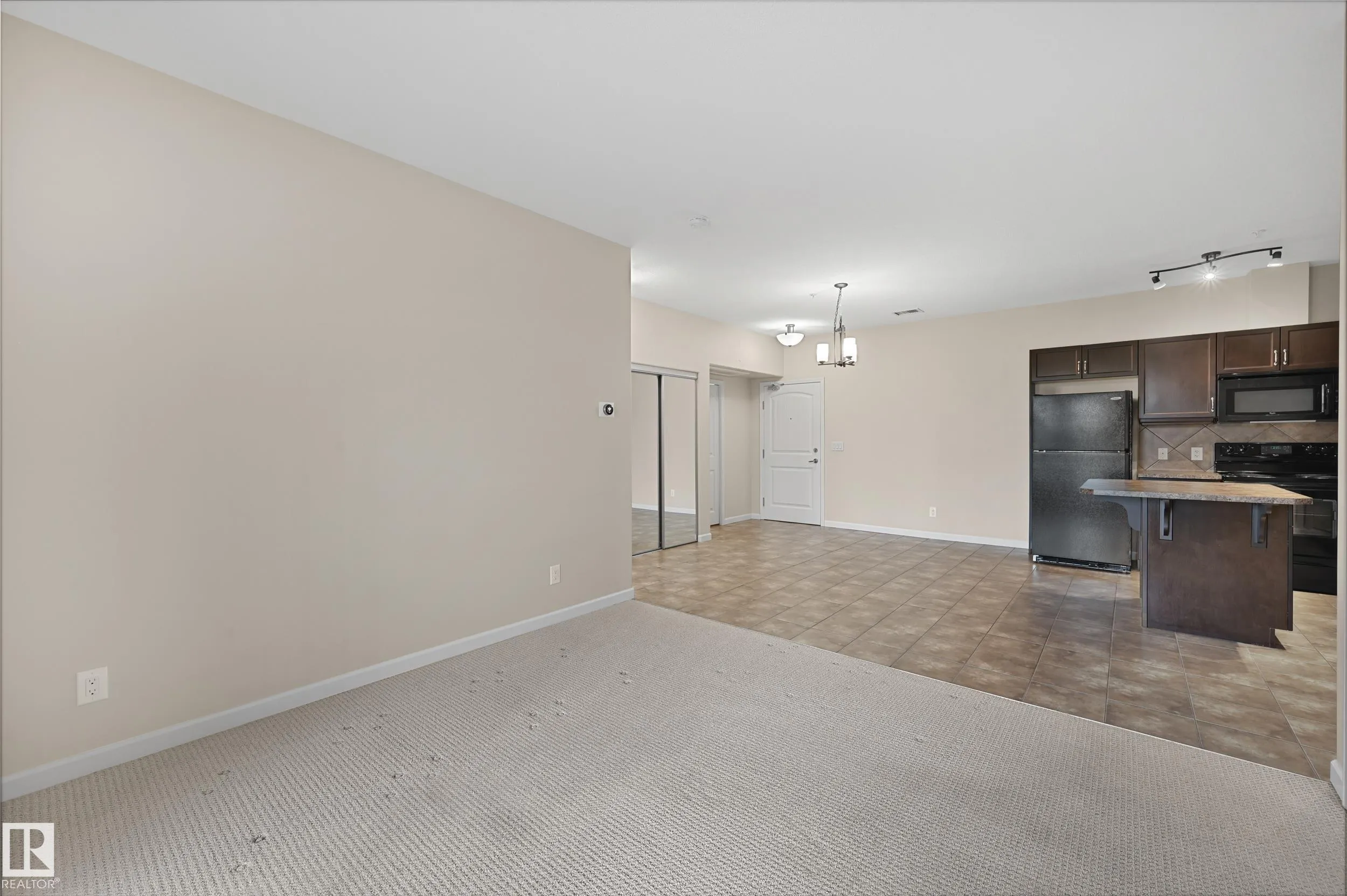 6083 MAYNARD Way