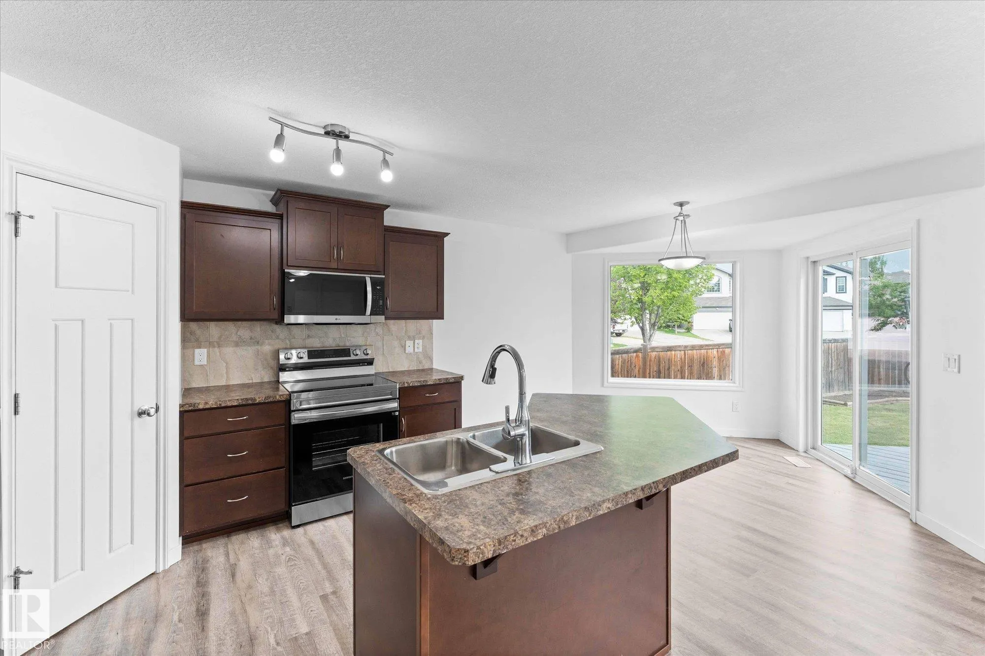 1 RIDGELAND Way