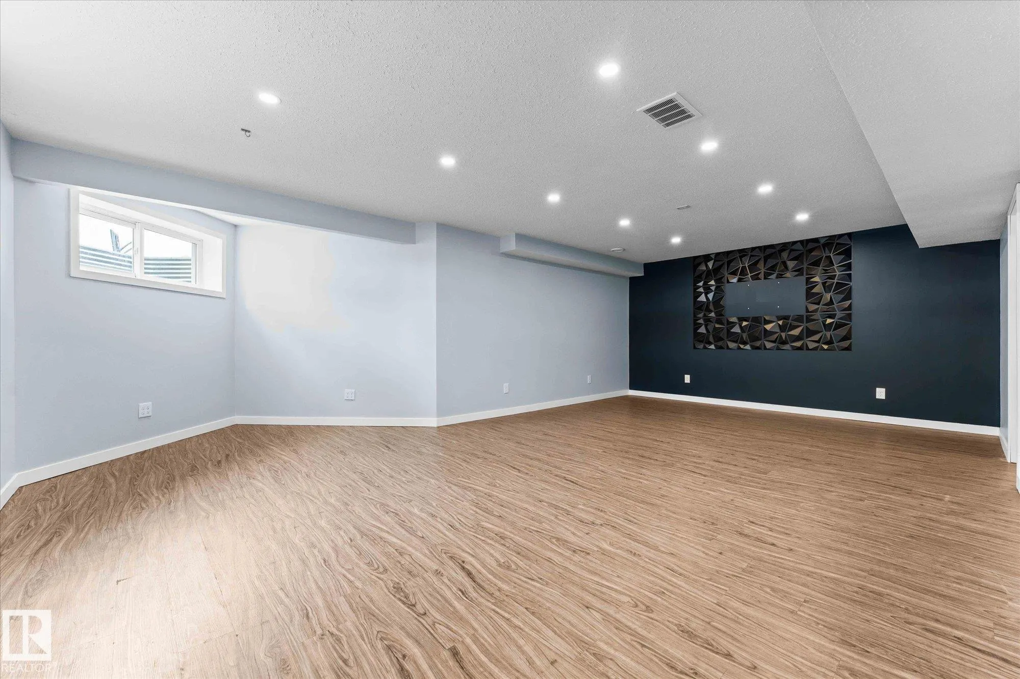 1 RIDGELAND Way