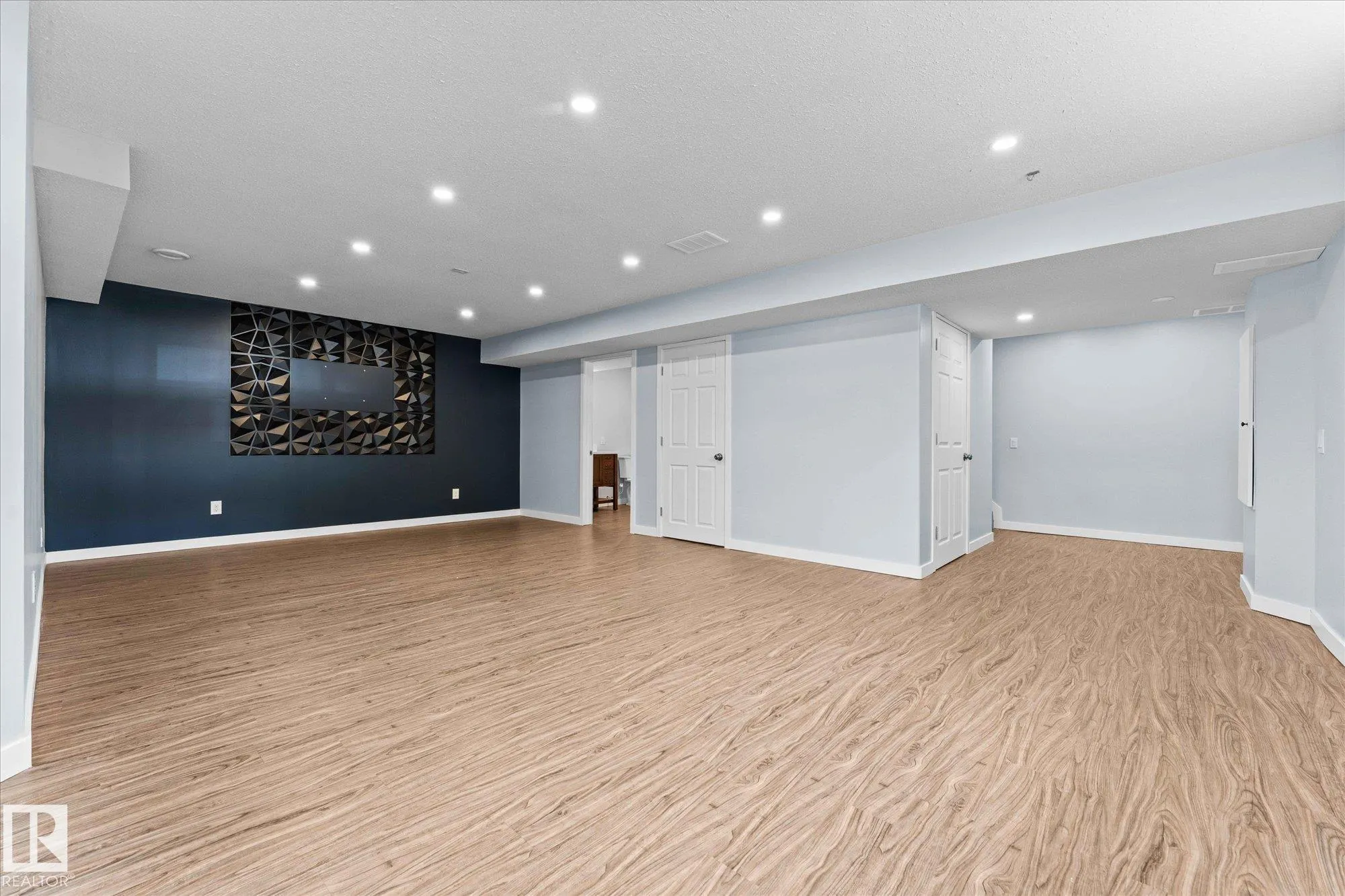 1 RIDGELAND Way