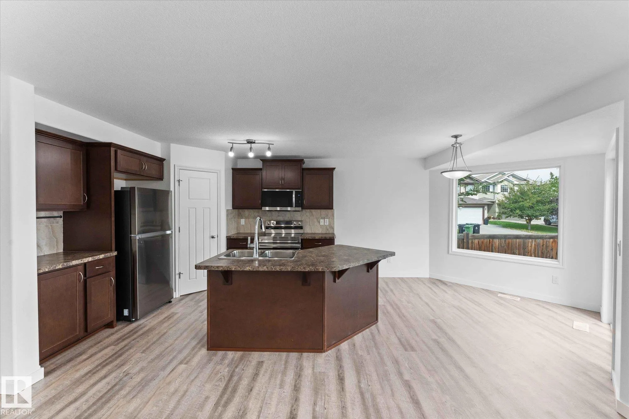 1 RIDGELAND Way