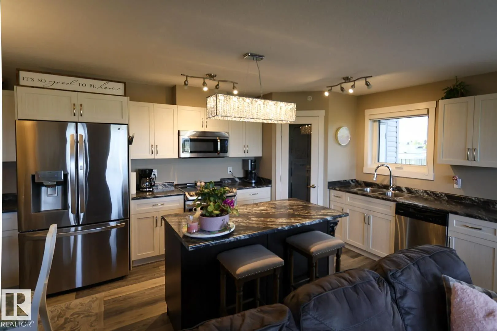 #404 4614B Lakeshore Dr