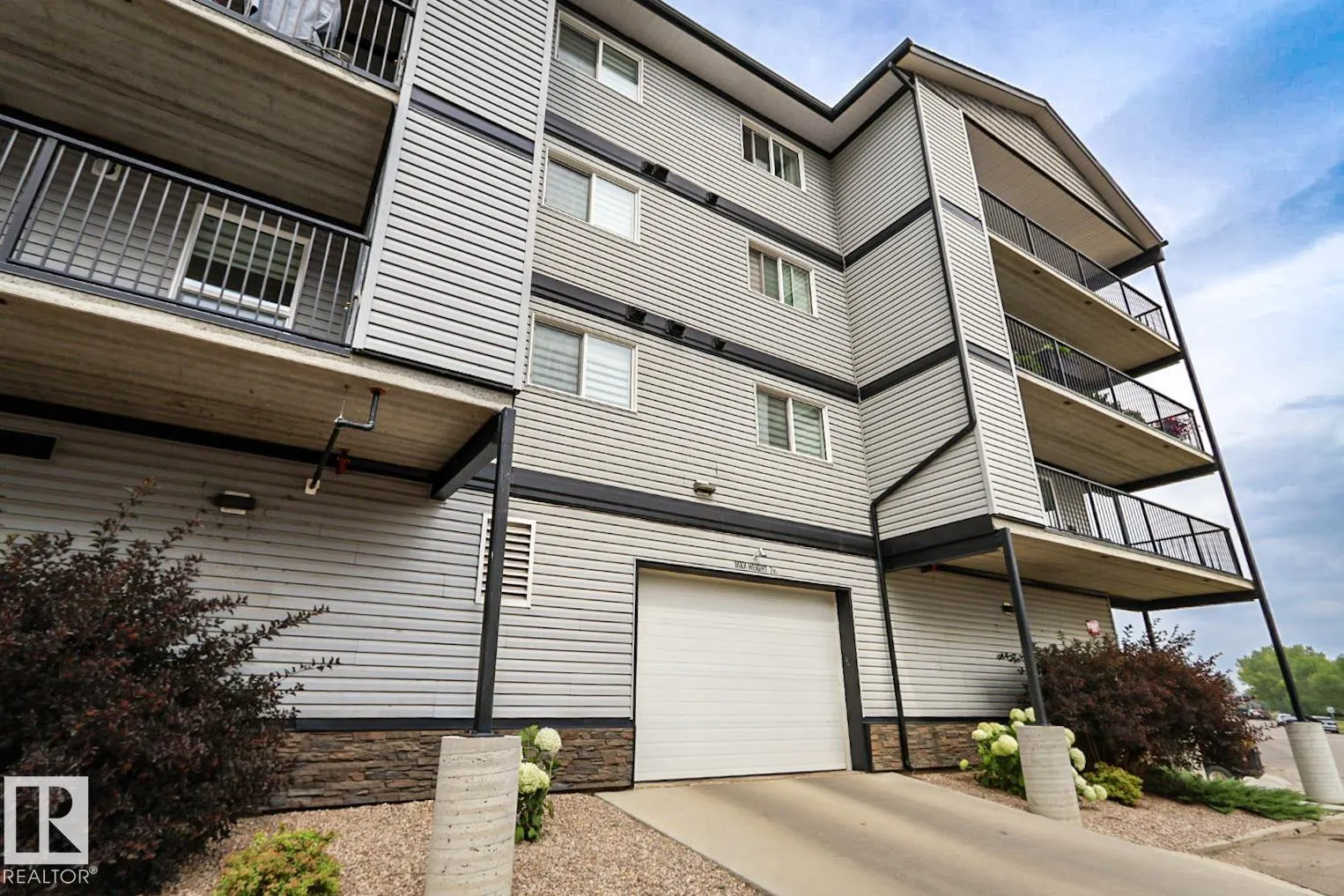 #404 4614B Lakeshore Dr