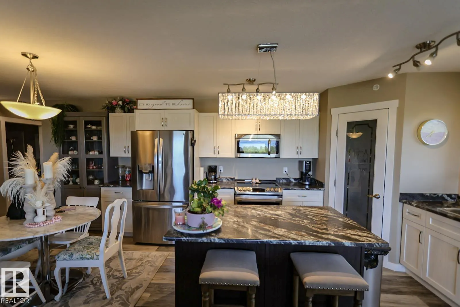 #404 4614B Lakeshore Dr