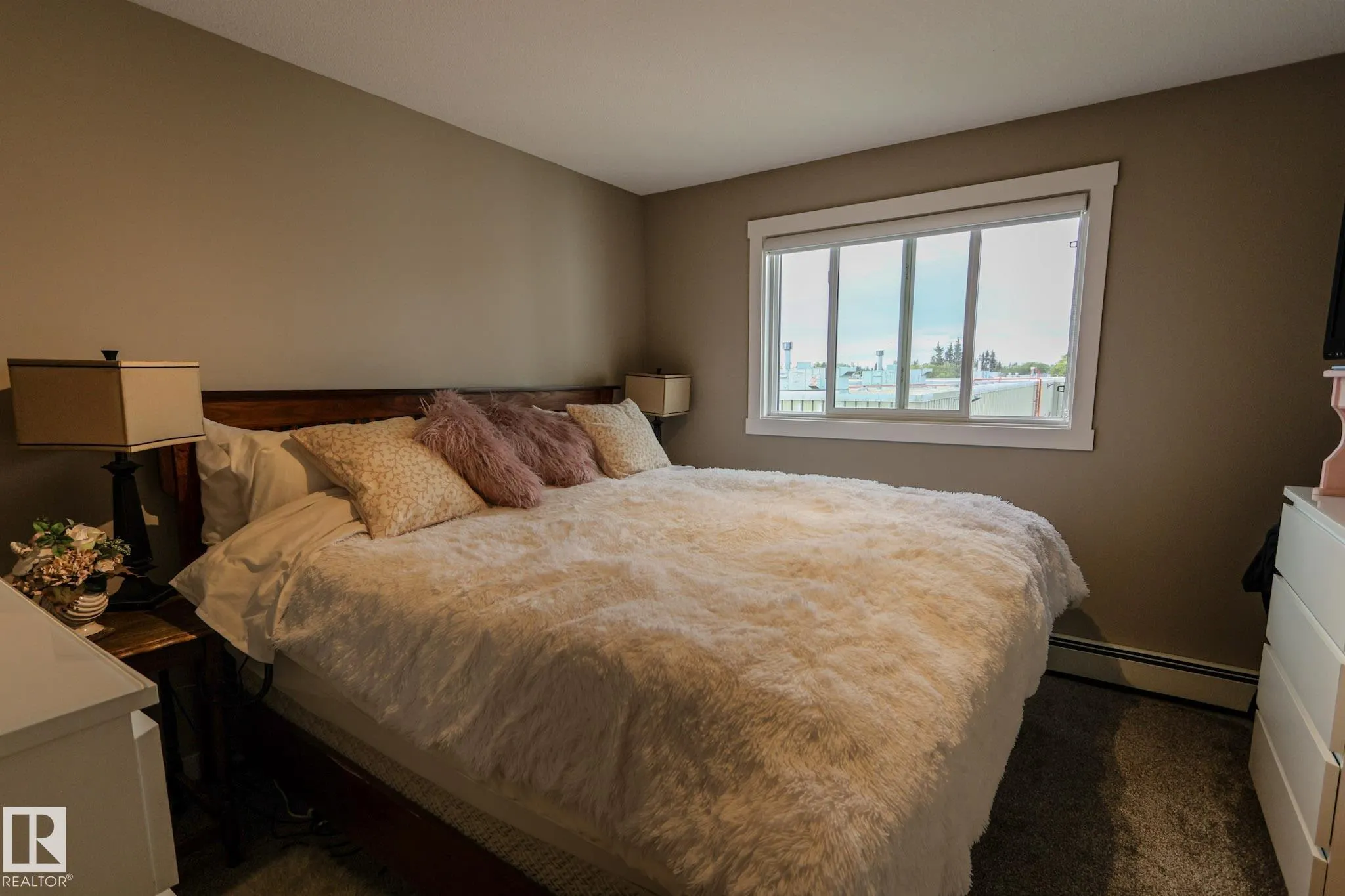 #404 4614B Lakeshore Dr