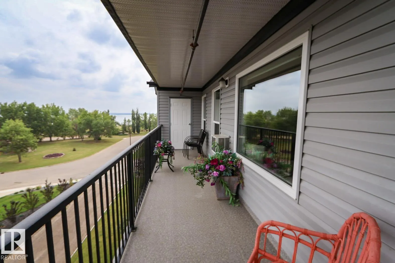 #404 4614B Lakeshore Dr