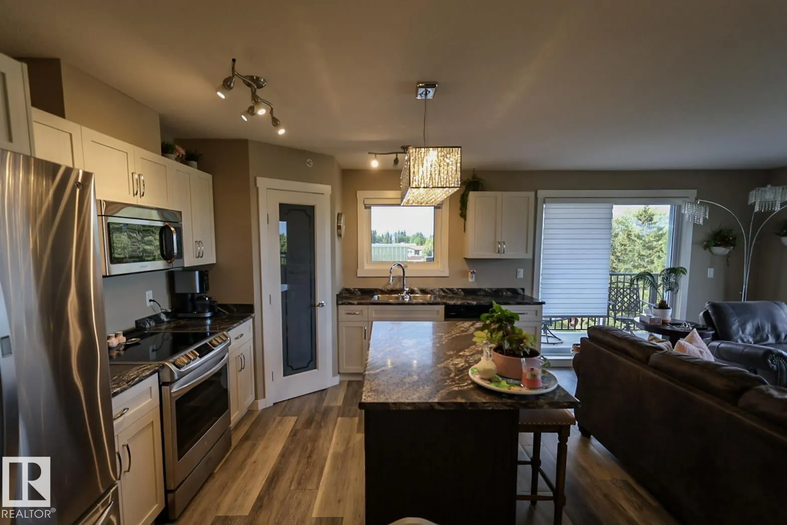 #404 4614B Lakeshore Dr
