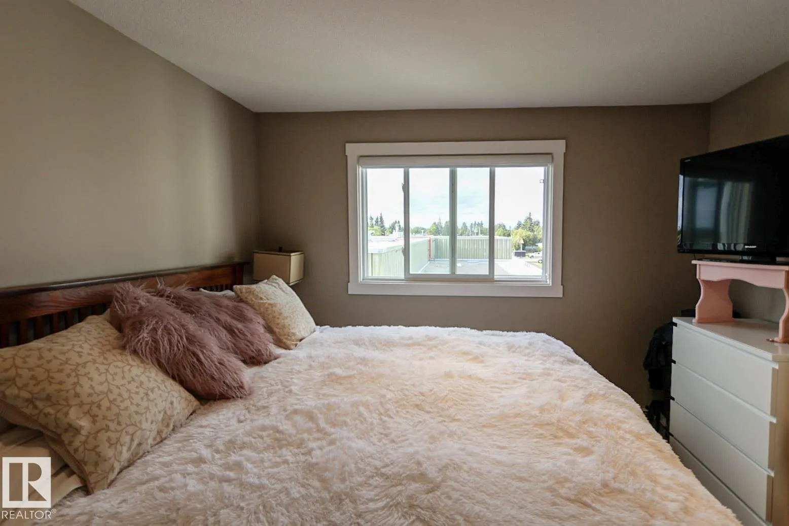 #404 4614B Lakeshore Dr