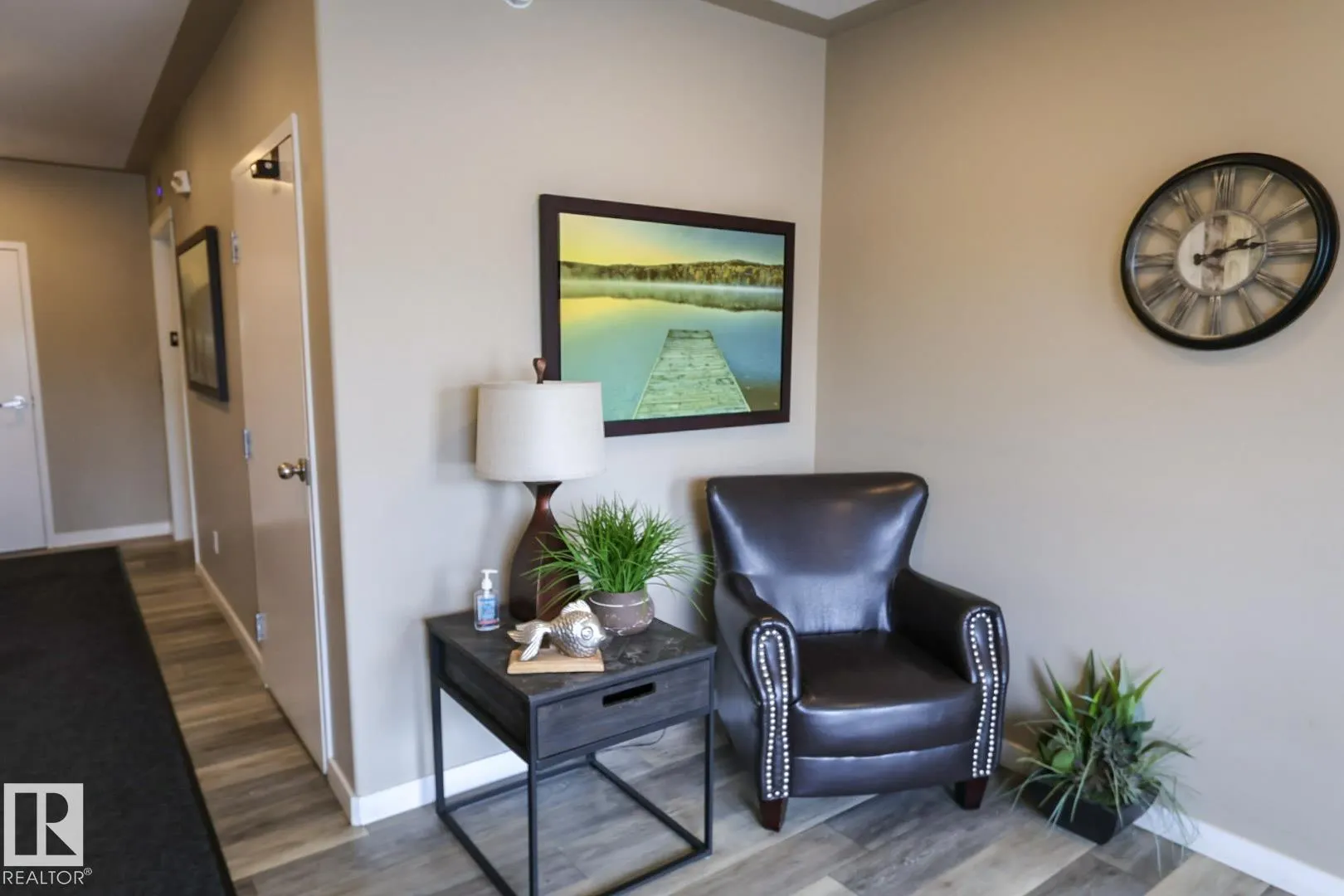 #404 4614B Lakeshore Dr