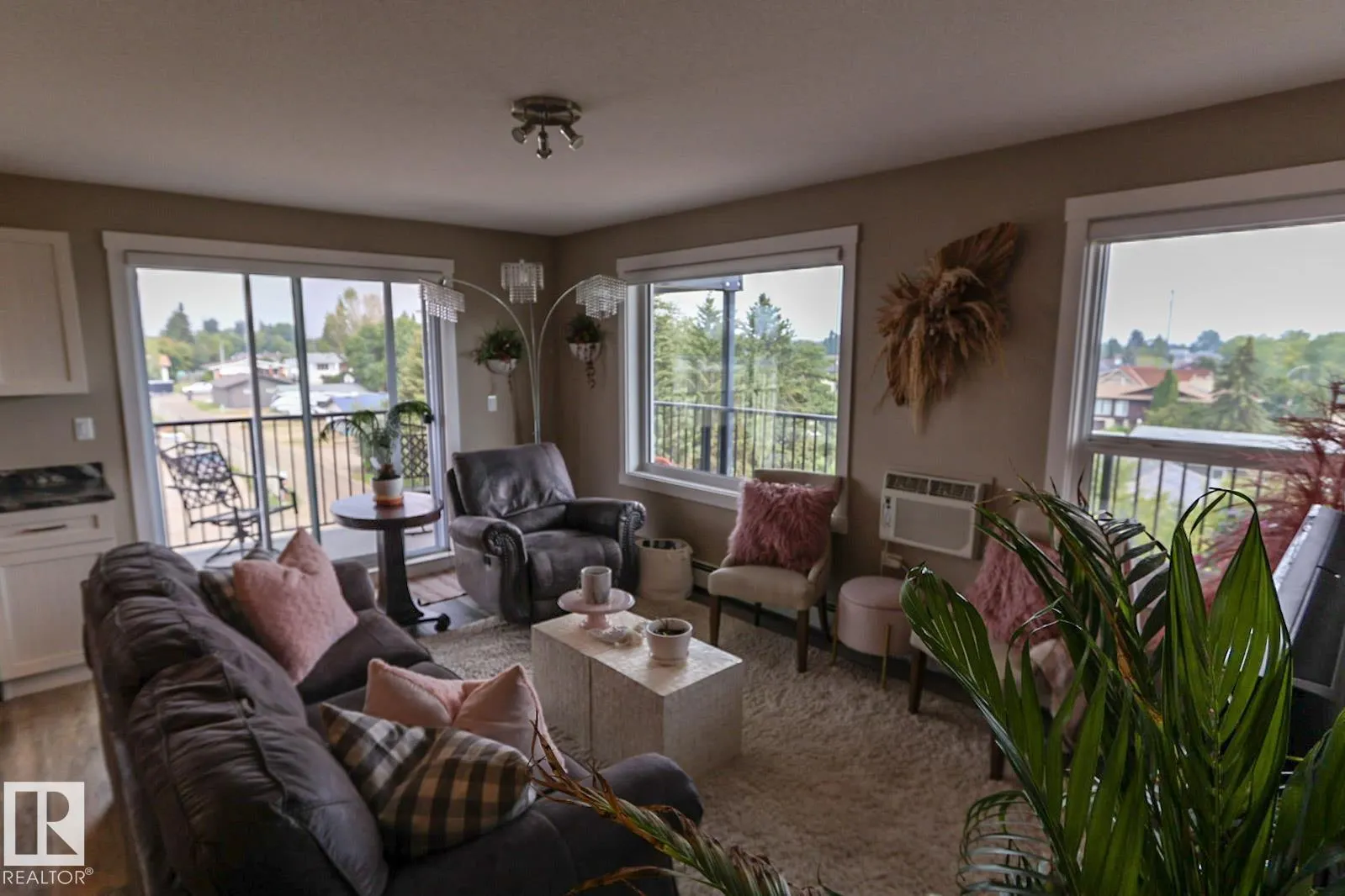 #404 4614B Lakeshore Dr