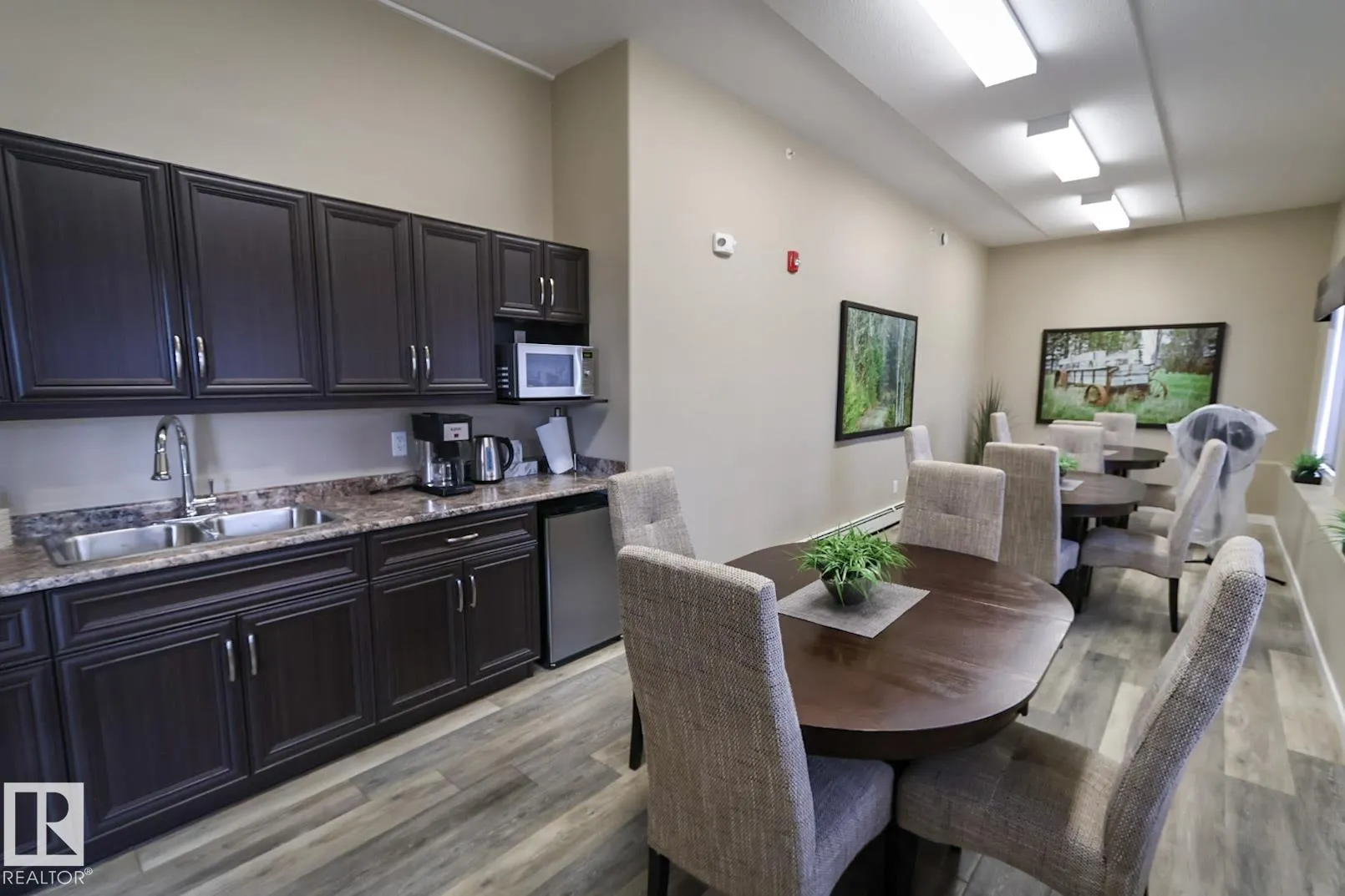 #404 4614B Lakeshore Dr
